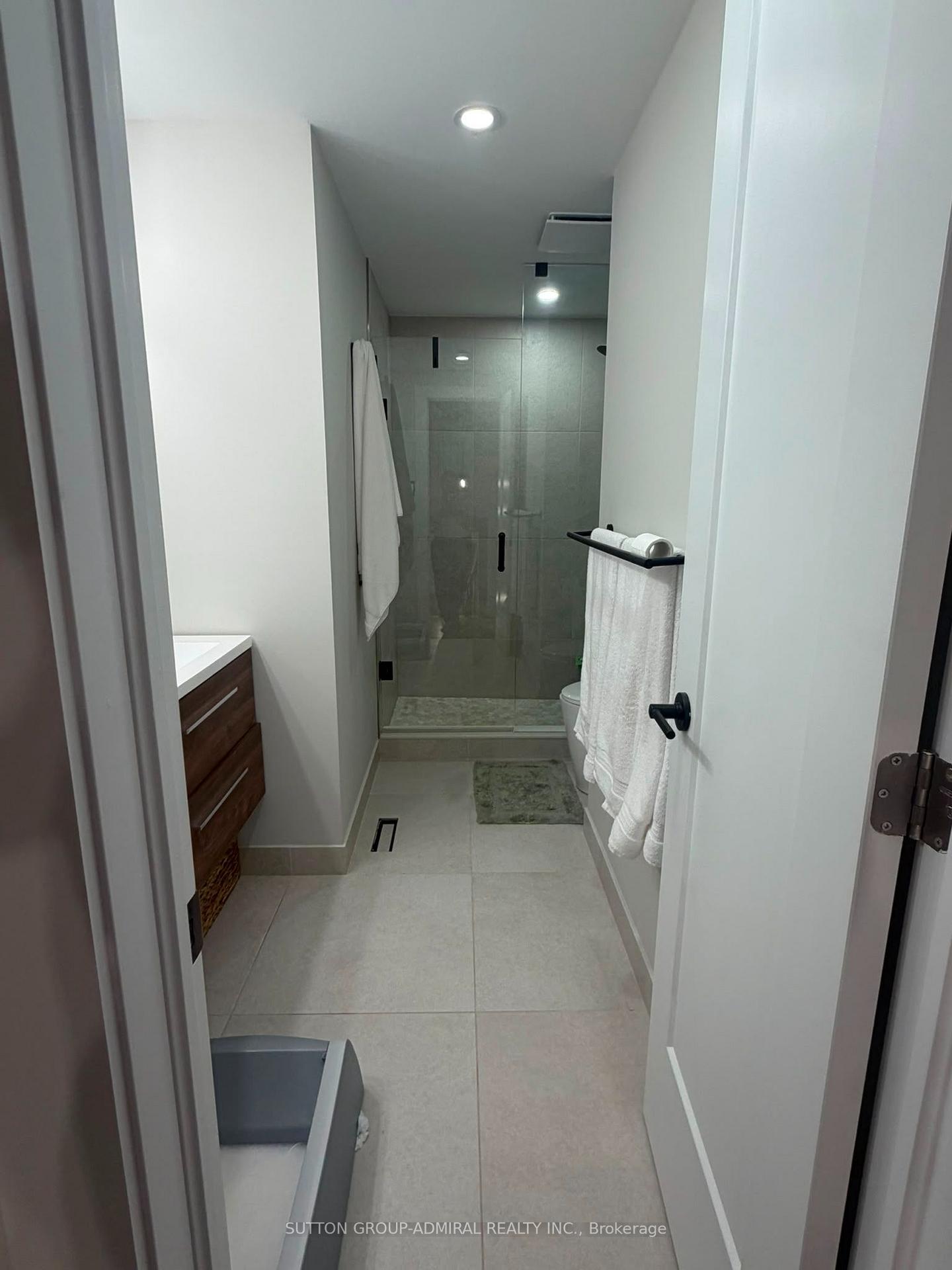 Photo 15 of 18 Wallace Drive, Barrie, Northwest — HOMEH