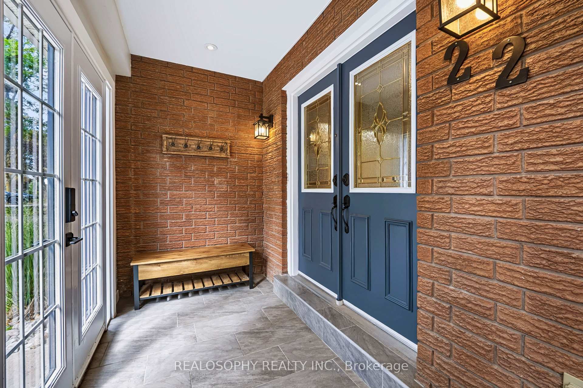 Photo 3 of 22 Murray Street, Barrie, Allandale Heights — HOMEH