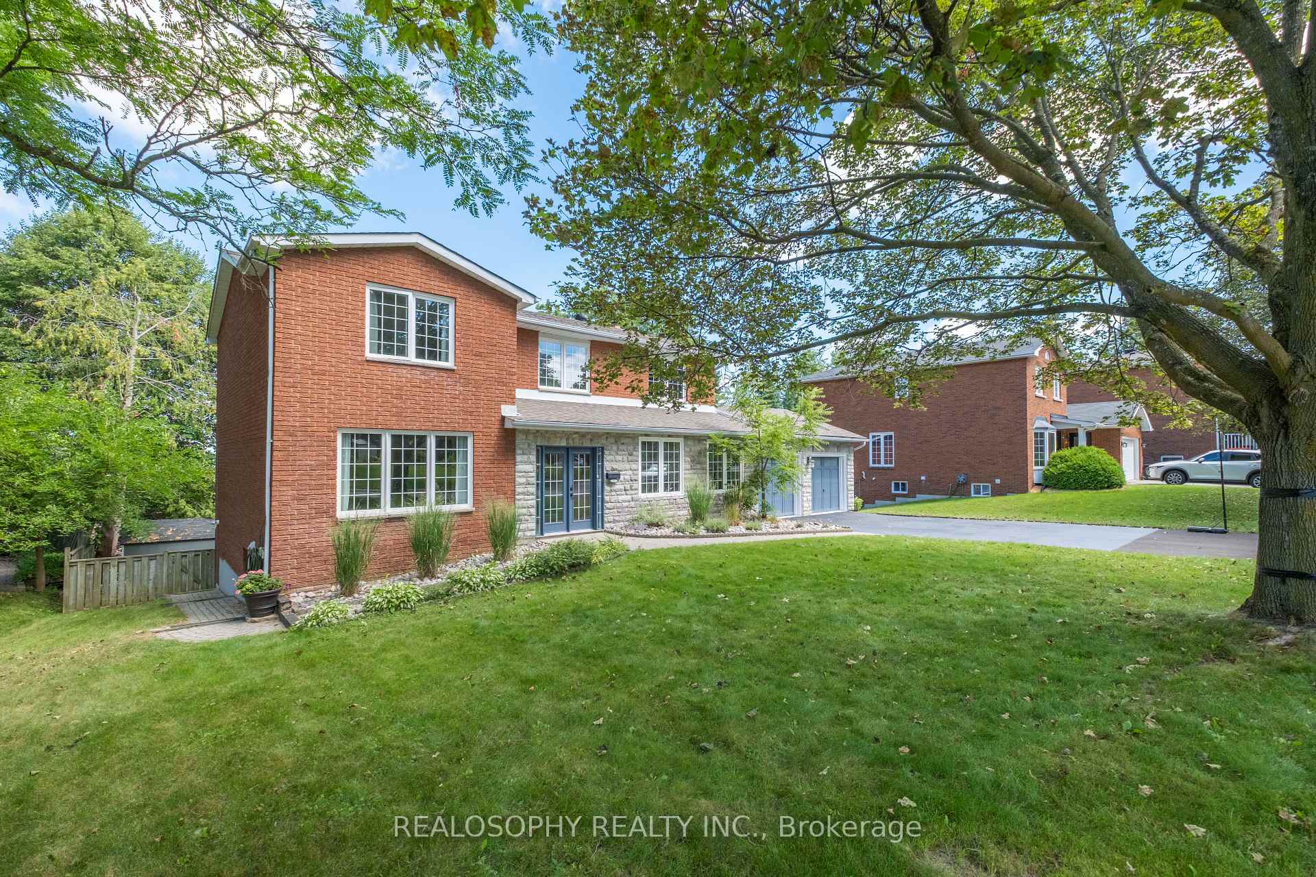 Photo 2 of 22 Murray Street, Barrie, Allandale Heights — HOMEH