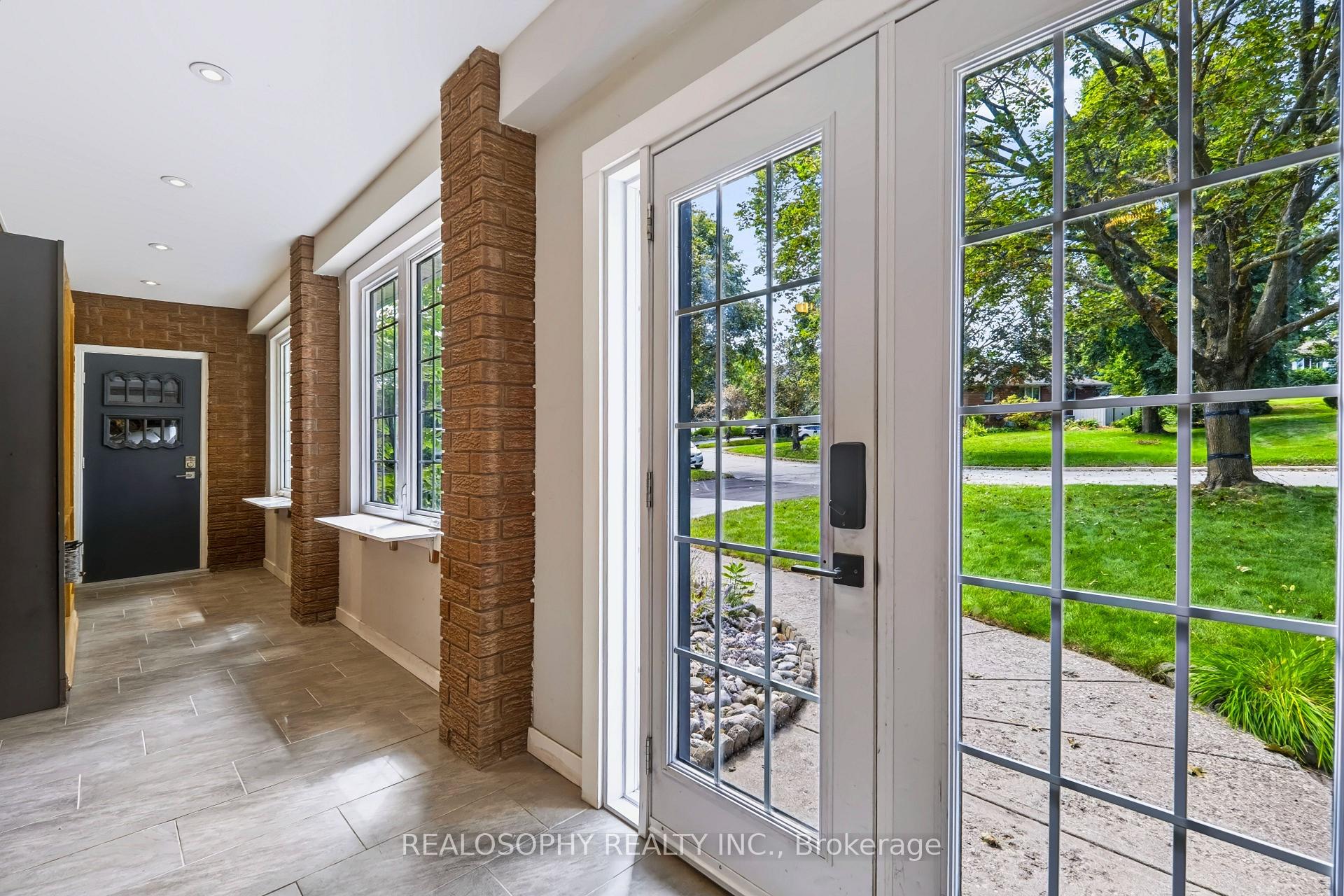 Photo 4 of 22 Murray Street, Barrie, Allandale Heights — HOMEH