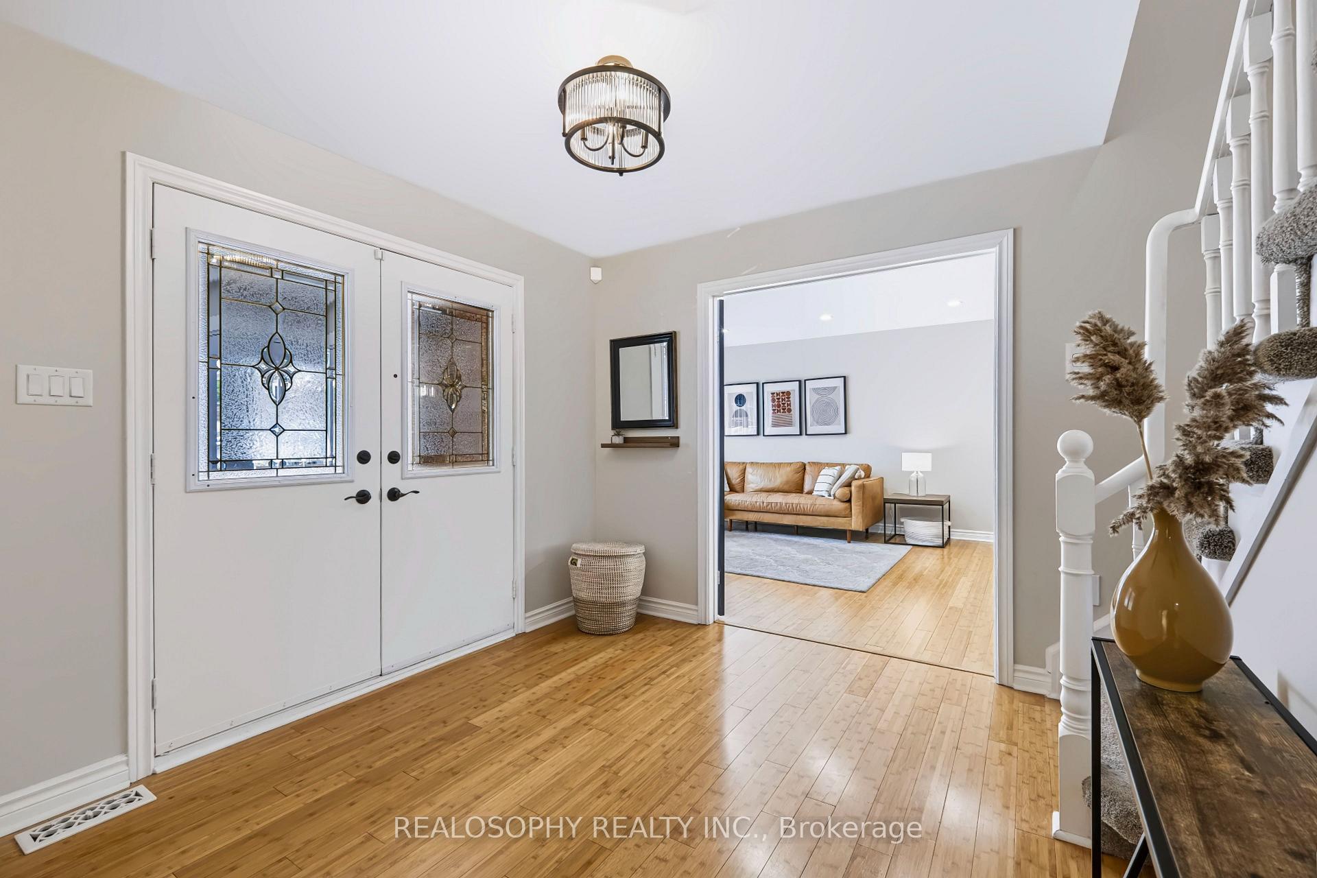 Photo 5 of 22 Murray Street, Barrie, Allandale Heights — HOMEH