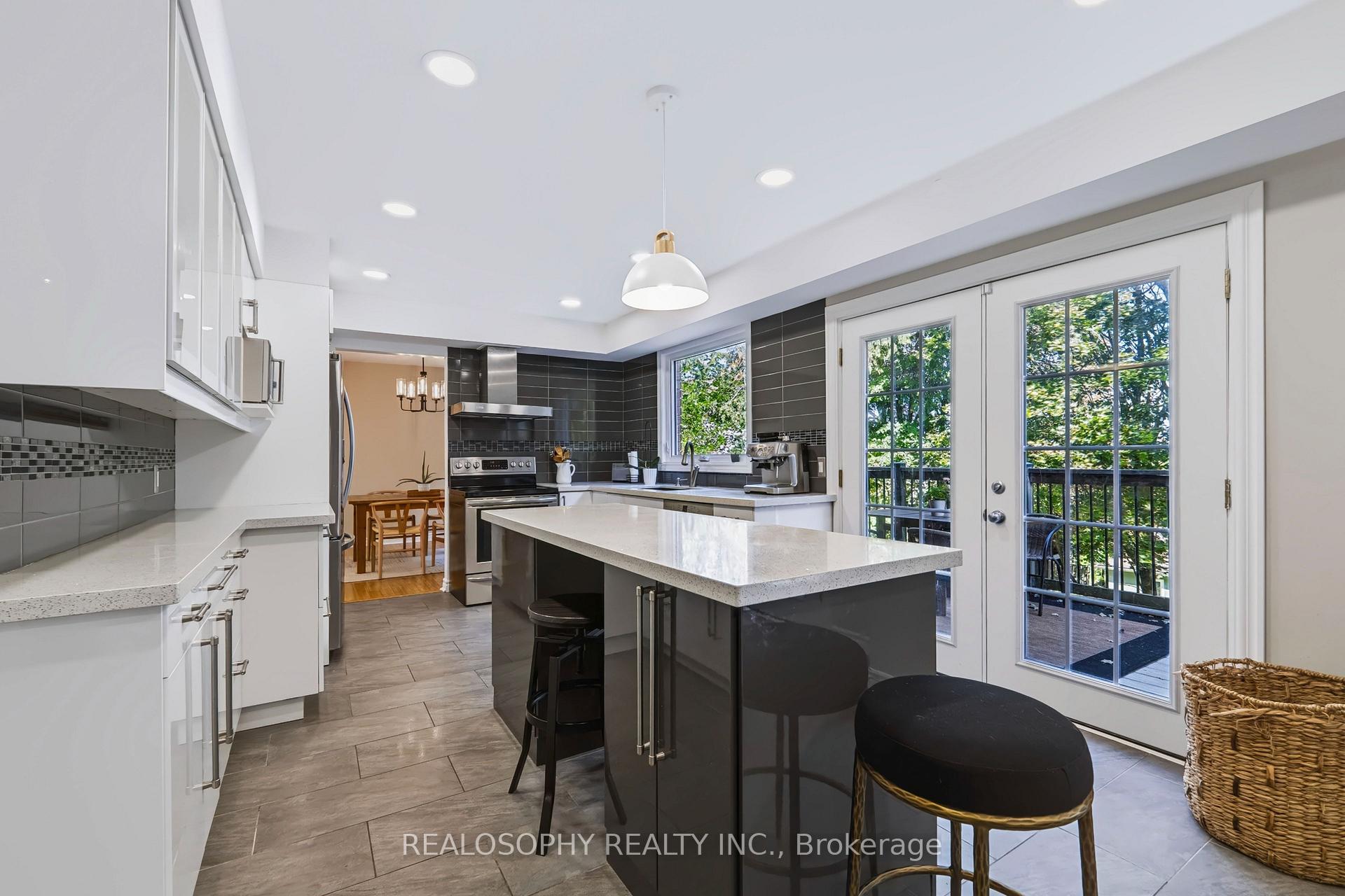 Photo 11 of 22 Murray Street, Barrie, Allandale Heights — HOMEH