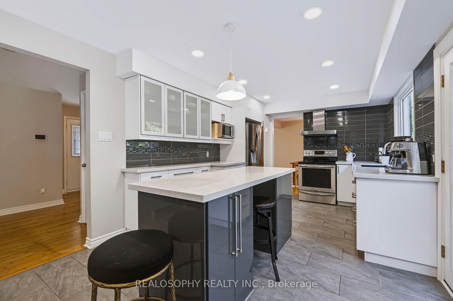 Photo 12 of 22 Murray Street, Barrie, Allandale Heights — HOMEH