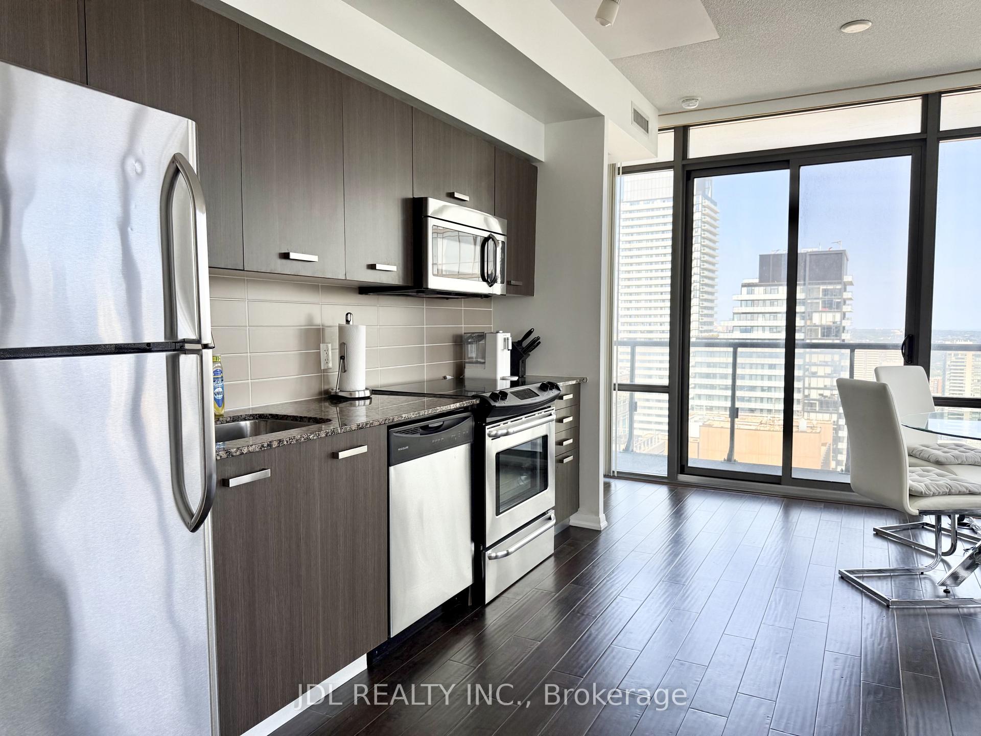 Photo 3 of Unit 3708, 832 Bay Street, Toronto, Bay Street Corridor — HOMEH