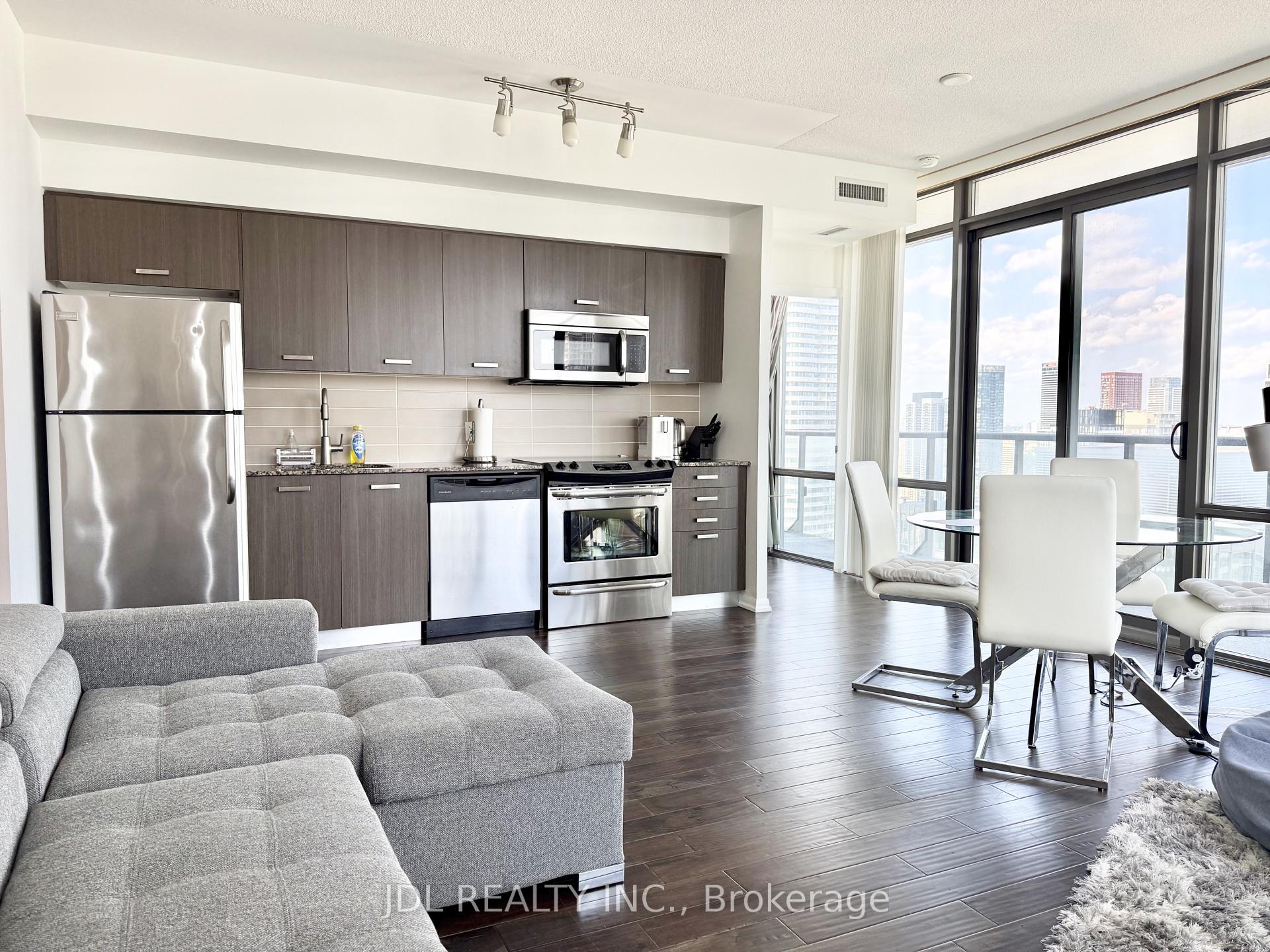 Photo 5 of Unit 3708, 832 Bay Street, Toronto, Bay Street Corridor — HOMEH