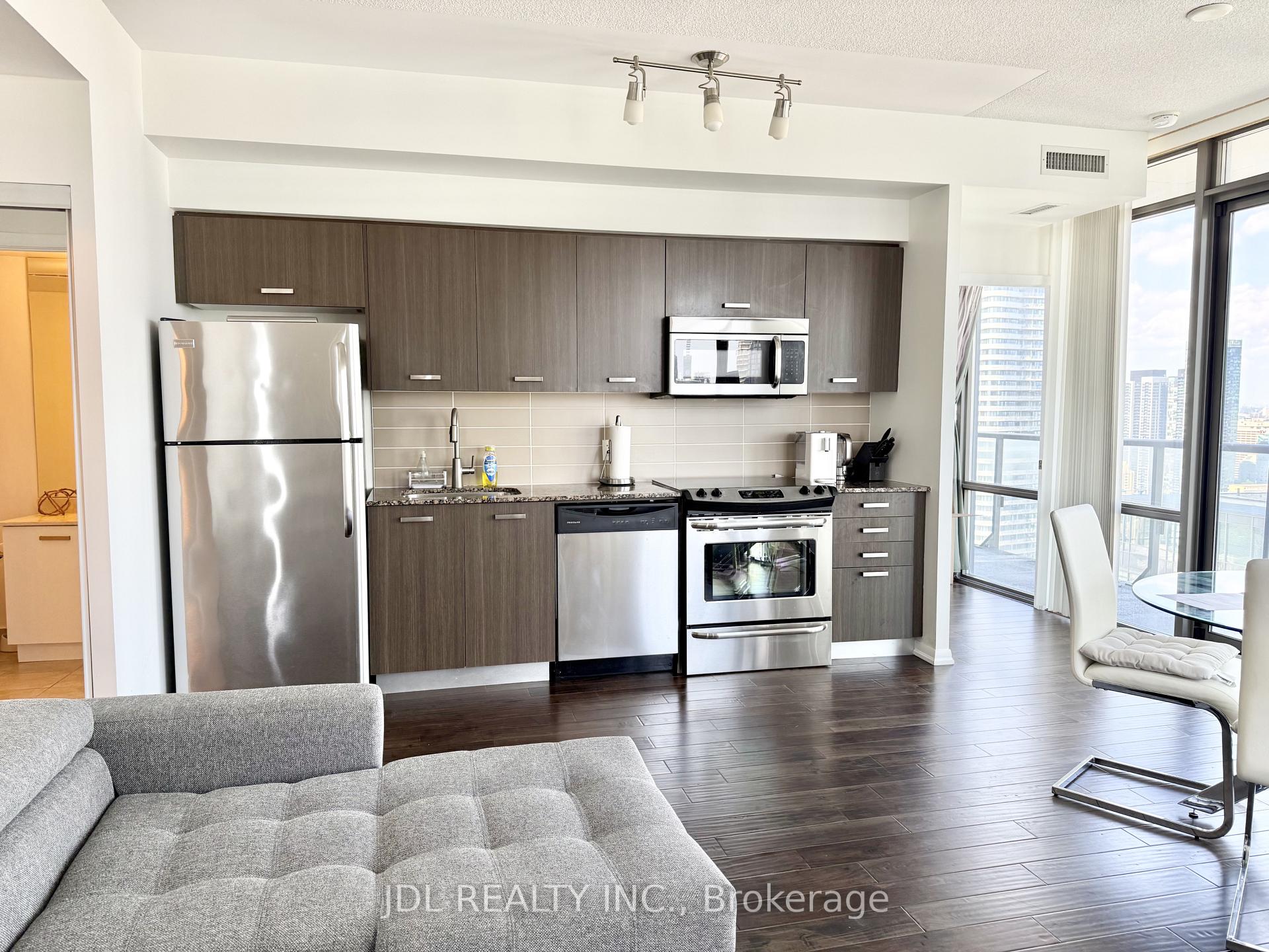 Photo 7 of Unit 3708, 832 Bay Street, Toronto, Bay Street Corridor — HOMEH