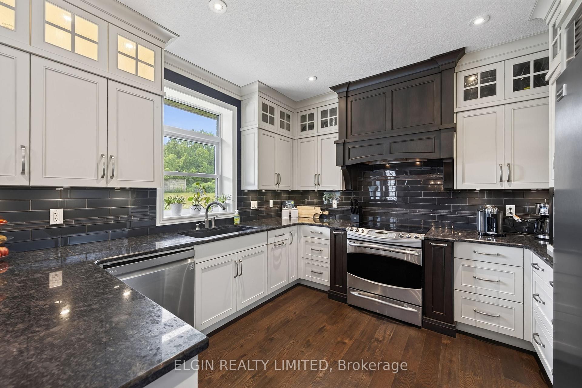 Photo 13 of 26 Blossom Ridge, Central Elgin, New Sarum — HOMEH