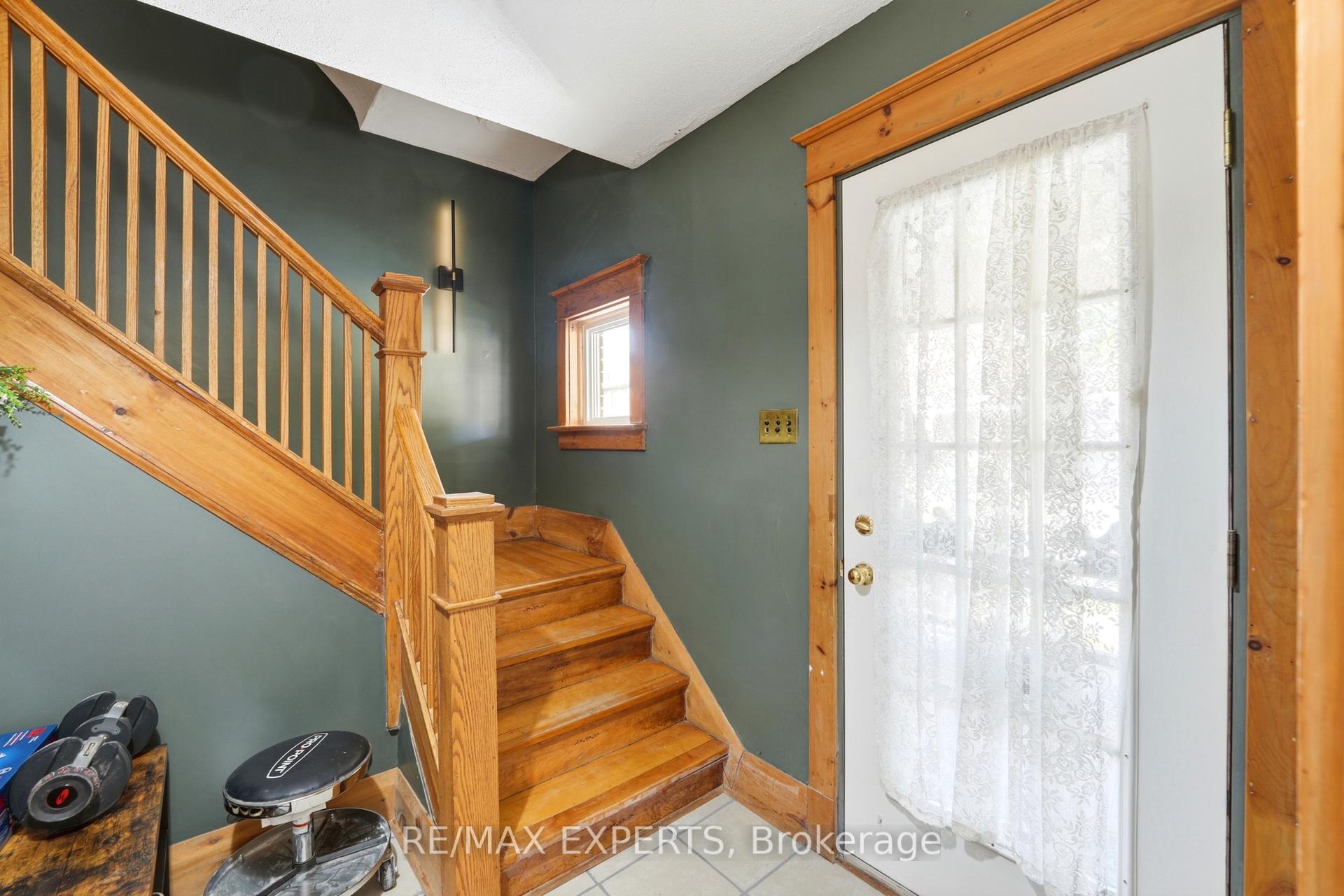 Photo 8 of 18 Rowe Street, Oshawa, Central — HOMEH