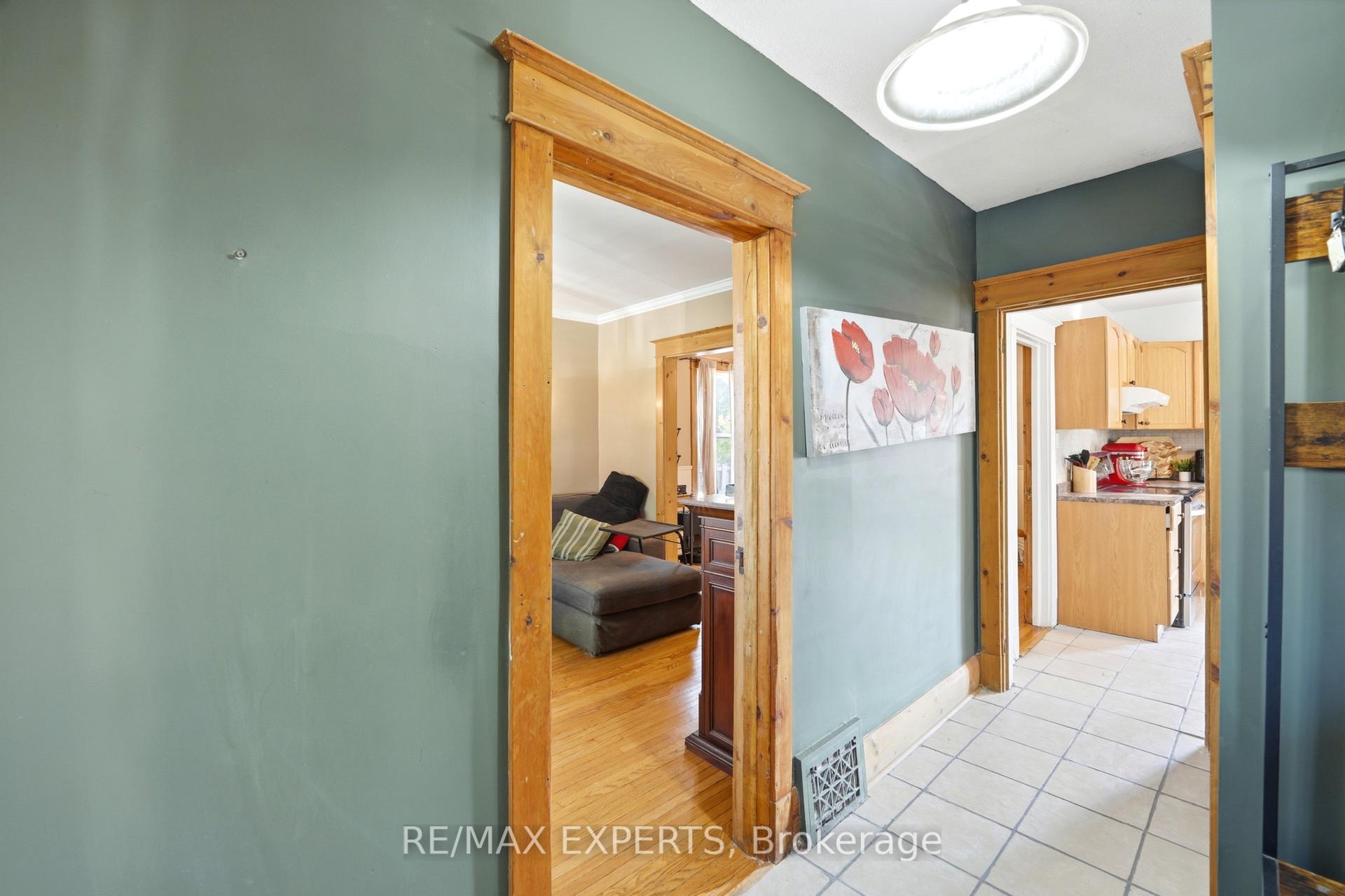 Photo 9 of 18 Rowe Street, Oshawa, Central — HOMEH