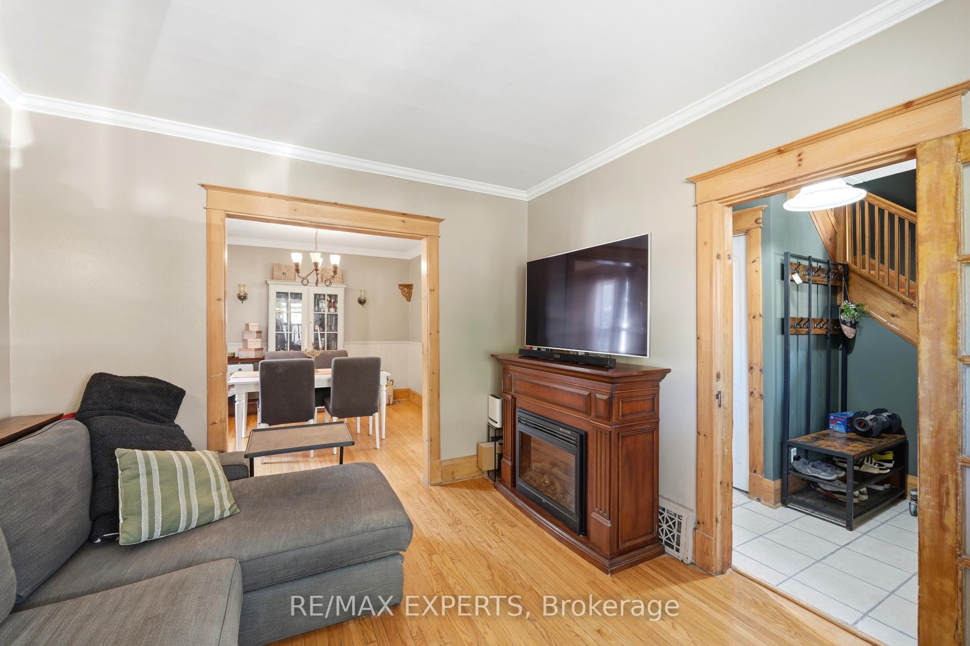 Photo 12 of 18 Rowe Street, Oshawa, Central — HOMEH