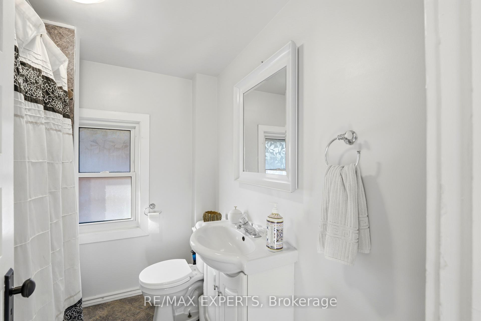 Photo 24 of 18 Rowe Street, Oshawa, Central — HOMEH