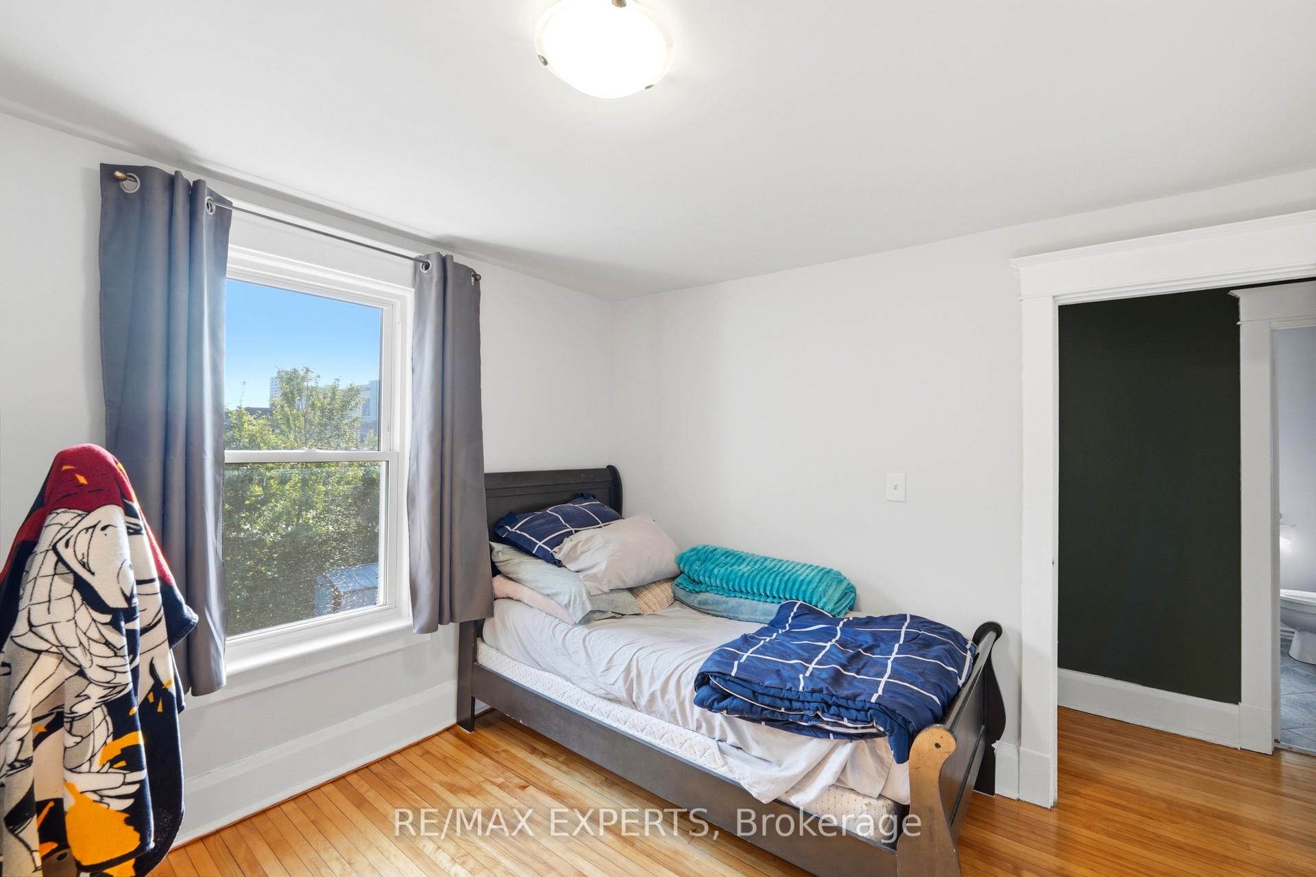 Photo 26 of 18 Rowe Street, Oshawa, Central — HOMEH