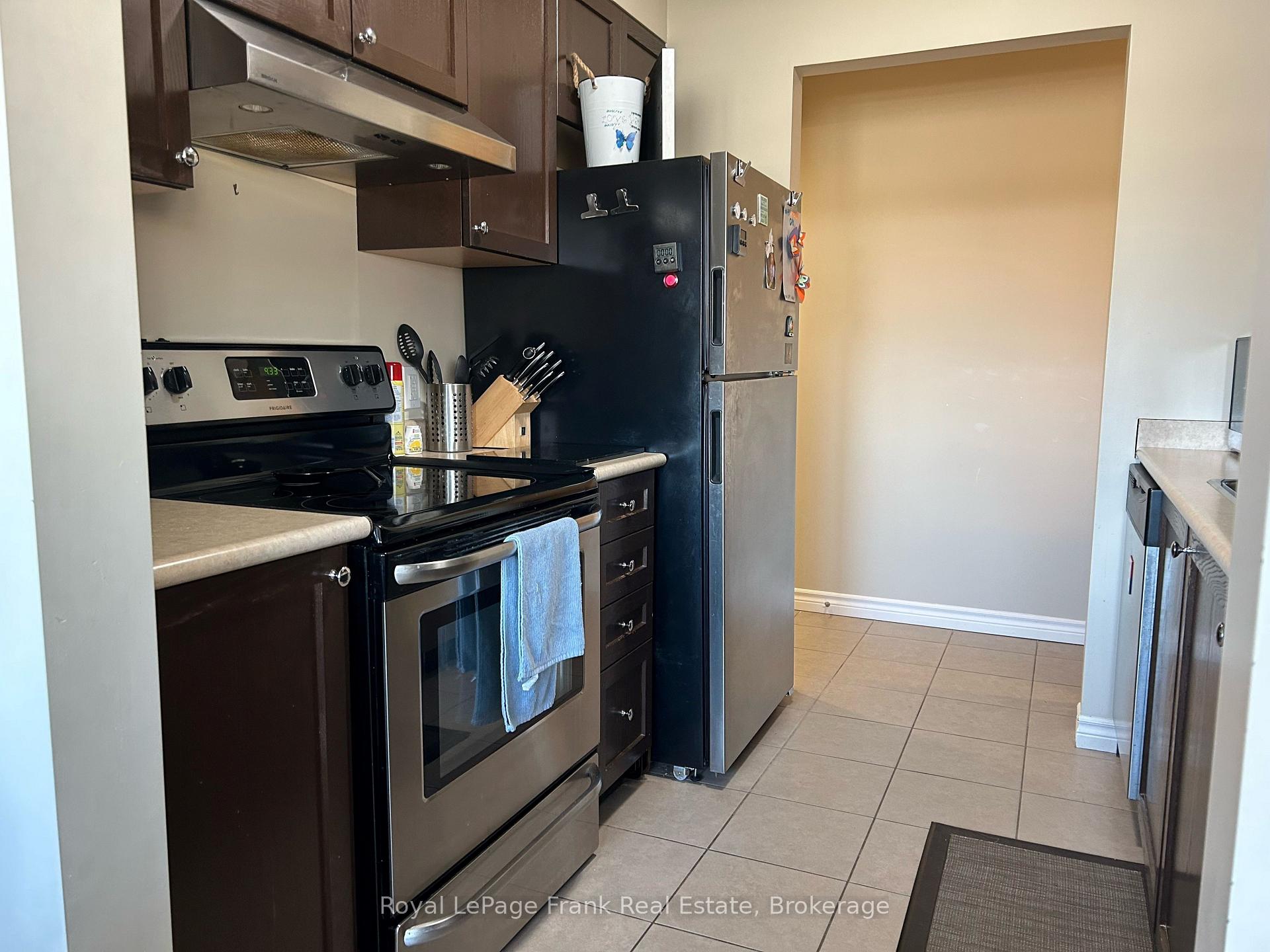 Photo 4 of Unit 3, 1418 Simcoe Street S, Oshawa, Lakeview — HOMEH