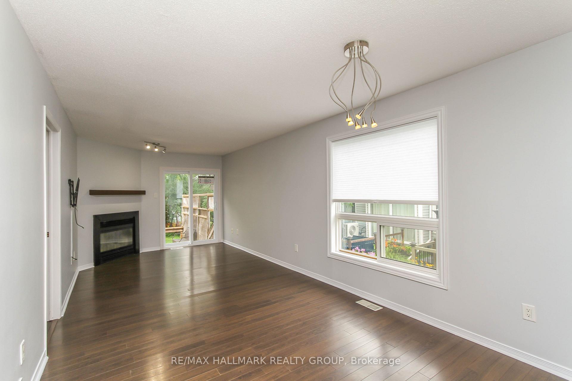Photo 4 of 25 Wildpine Court, Ottawa, Stittsville (Central) — HOMEH