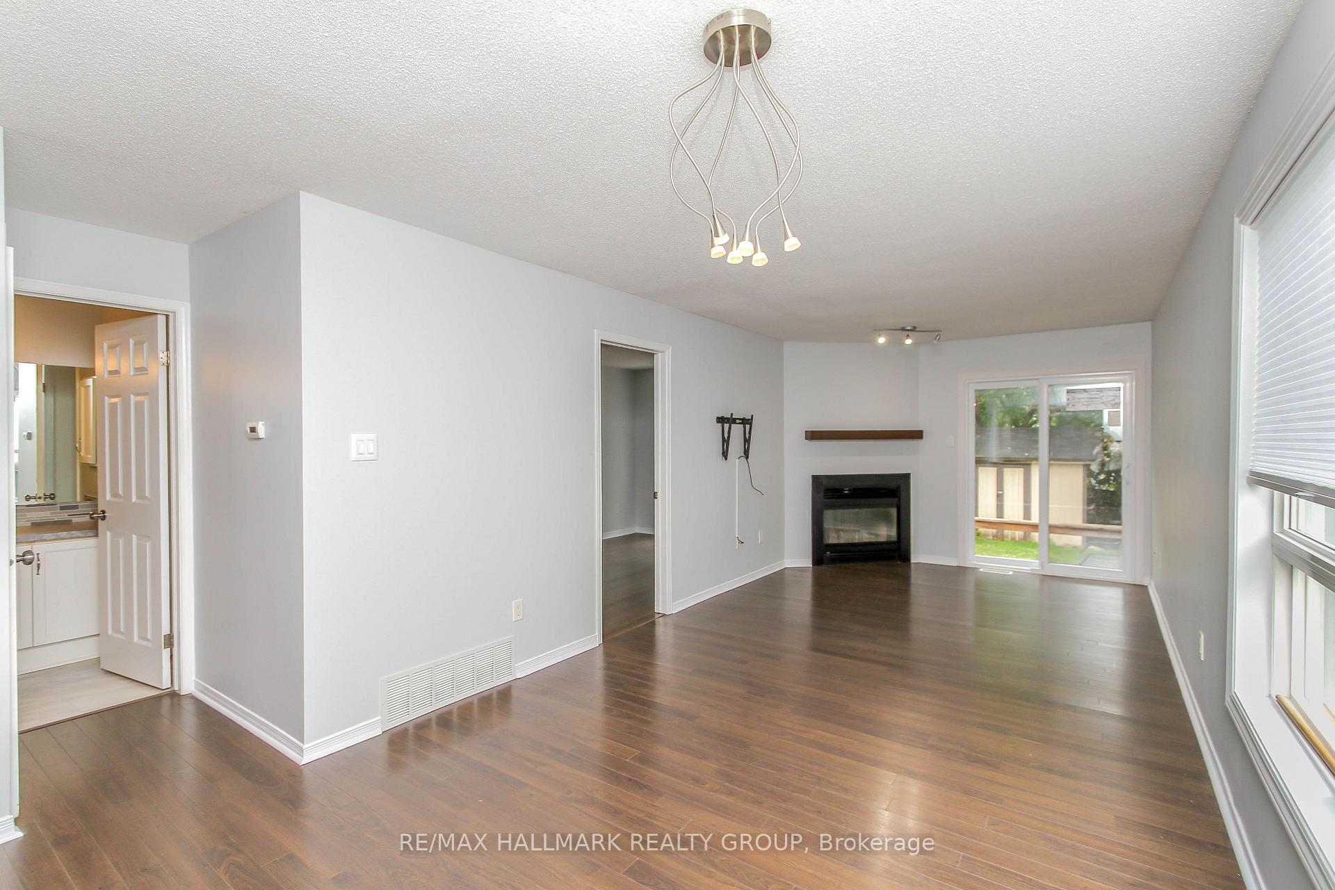 Photo 5 of 25 Wildpine Court, Ottawa, Stittsville (Central) — HOMEH