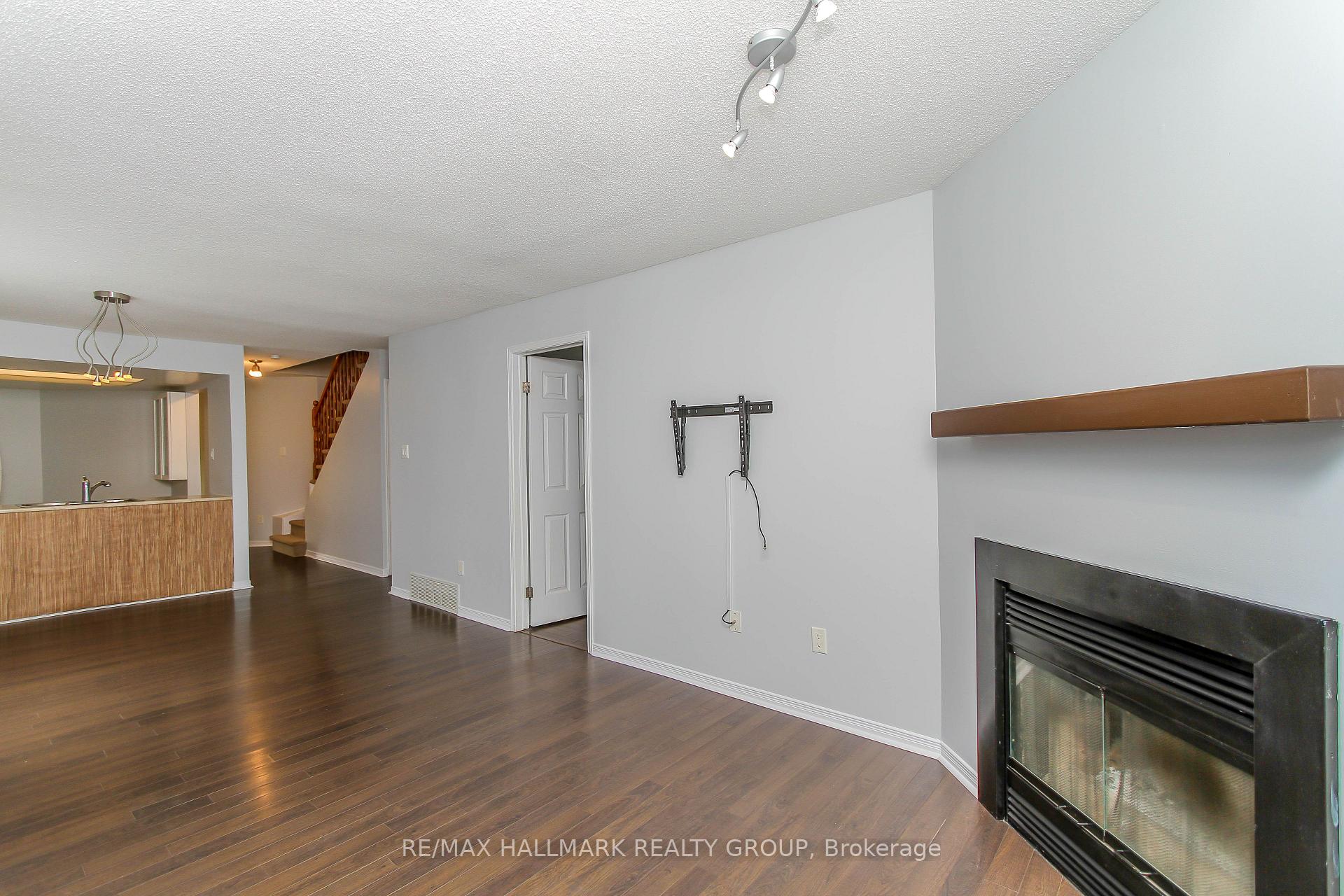 Photo 6 of 25 Wildpine Court, Ottawa, Stittsville (Central) — HOMEH