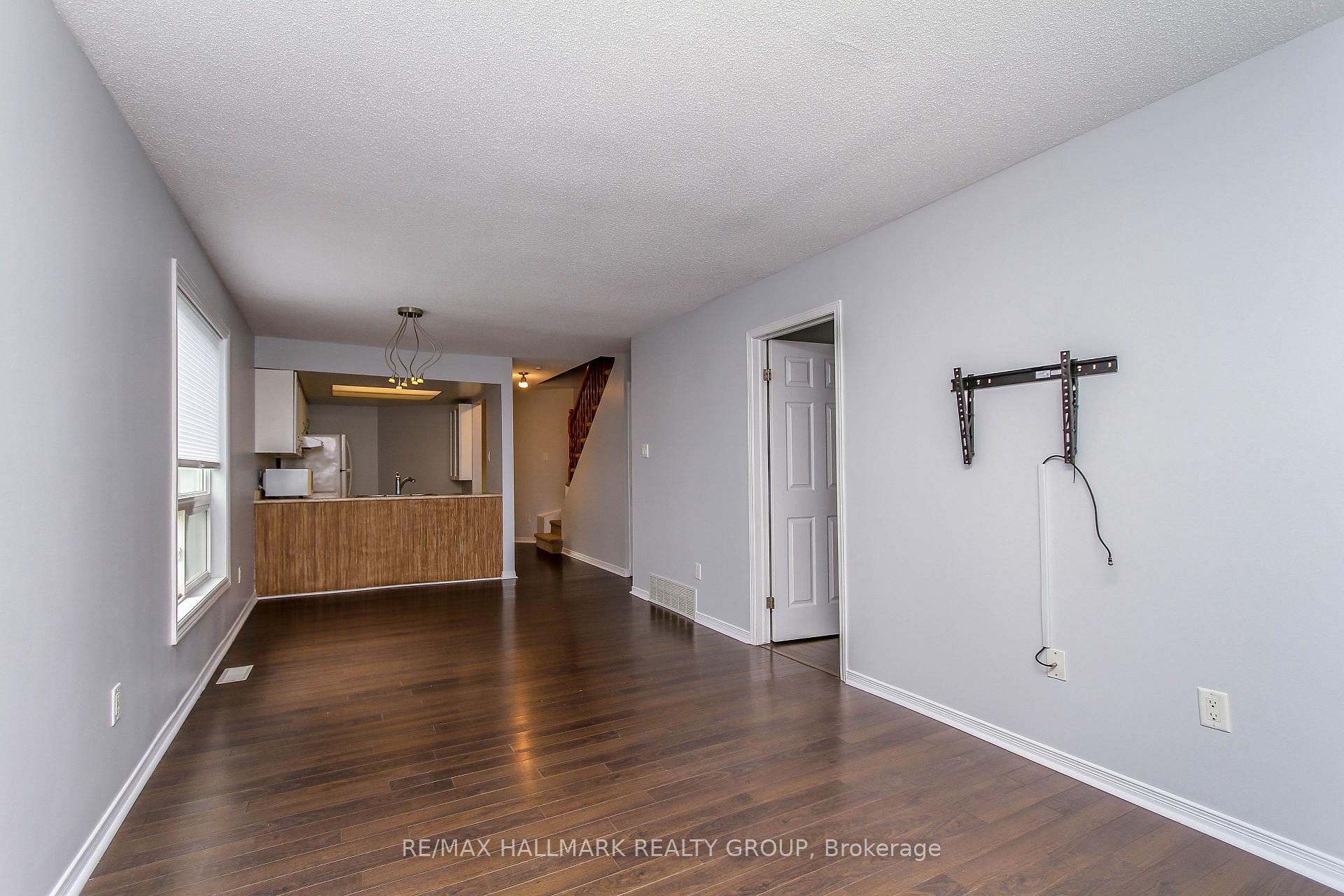 Photo 7 of 25 Wildpine Court, Ottawa, Stittsville (Central) — HOMEH