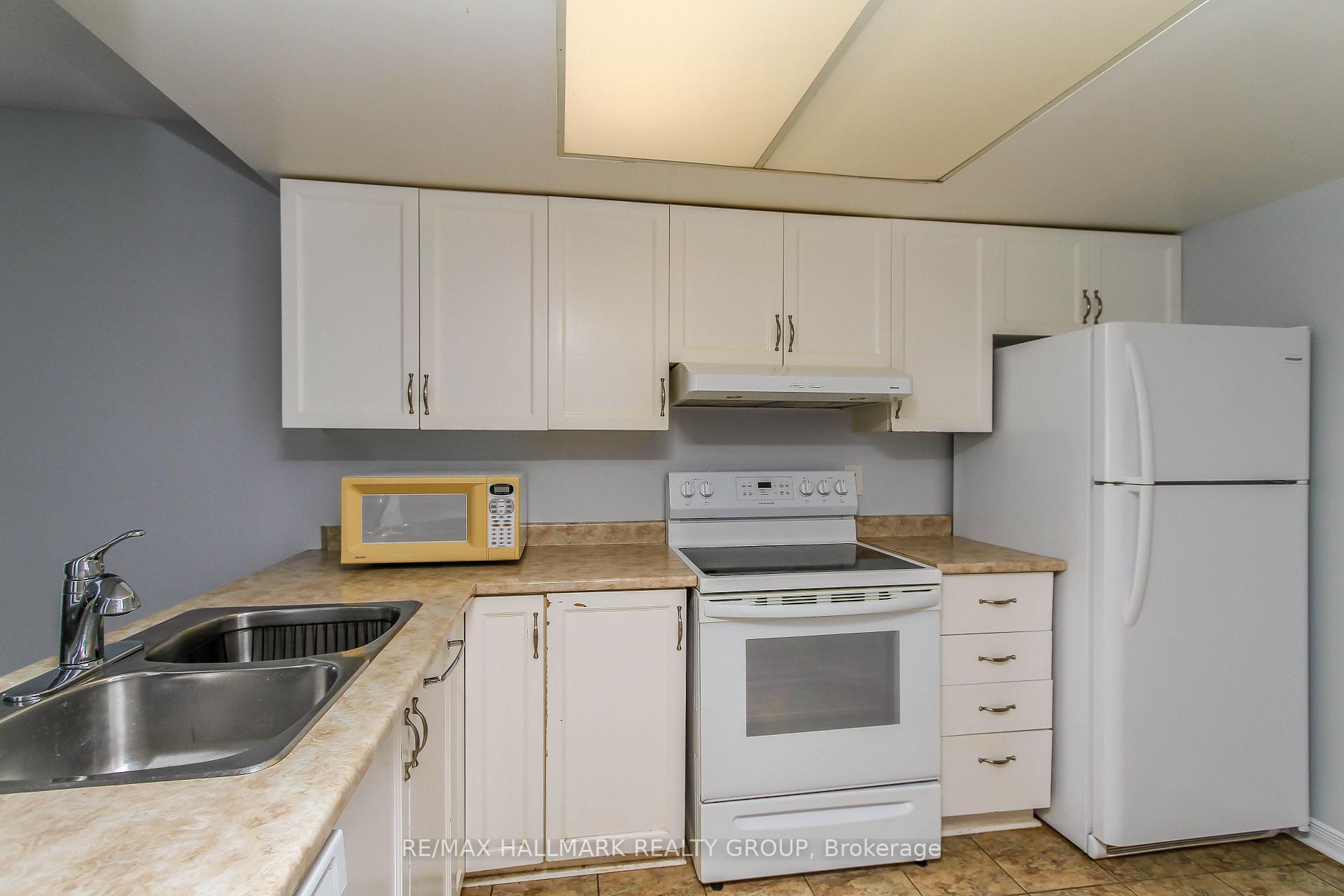 Photo 8 of 25 Wildpine Court, Ottawa, Stittsville (Central) — HOMEH