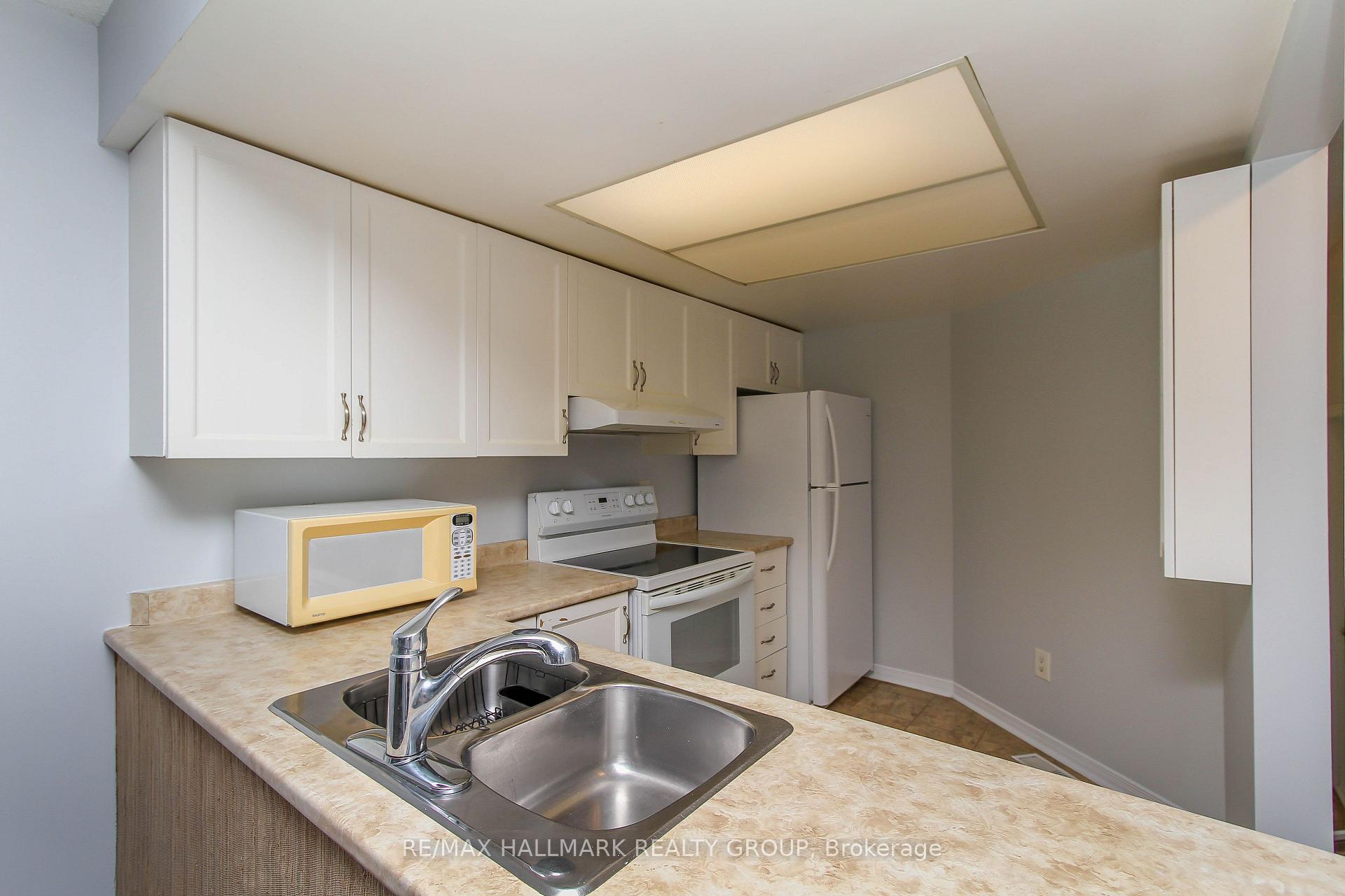 Photo 10 of 25 Wildpine Court, Ottawa, Stittsville (Central) — HOMEH