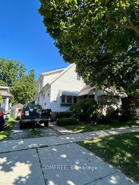 Photo of 49 Talbot Street E