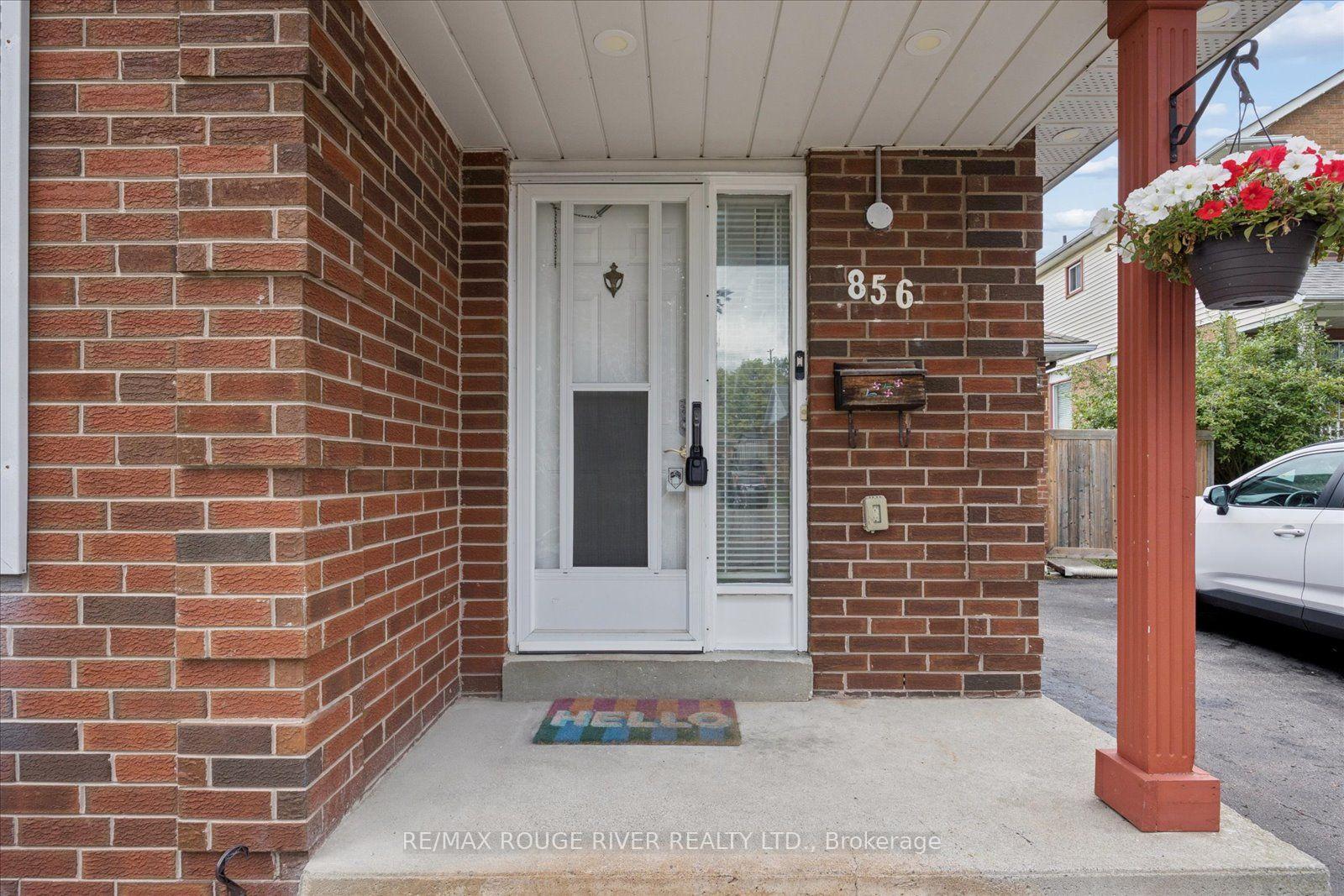 Photo 3 of 856 Meadowhill Court, Oshawa, Pinecrest — HOMEH