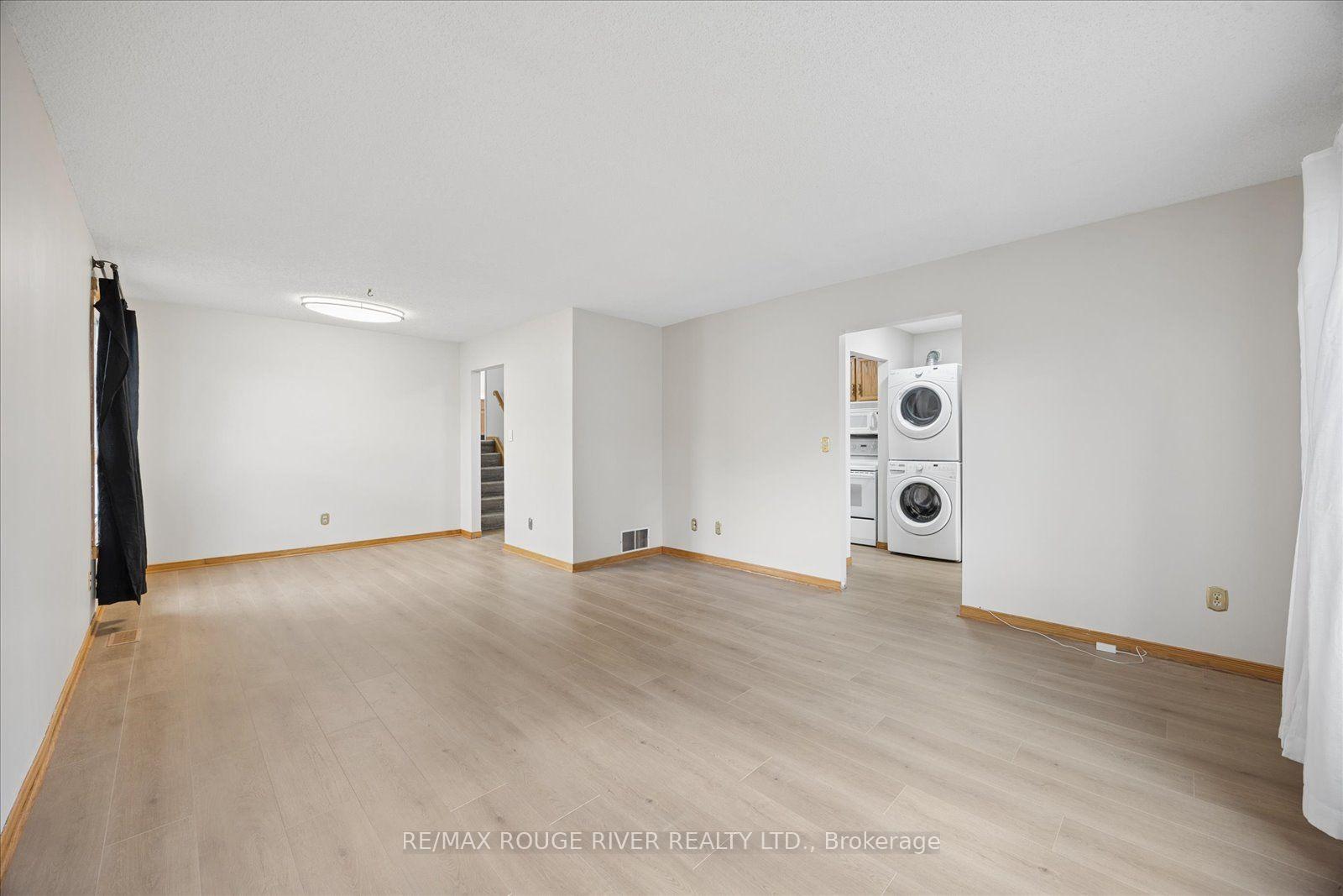 Photo 8 of 856 Meadowhill Court, Oshawa, Pinecrest — HOMEH