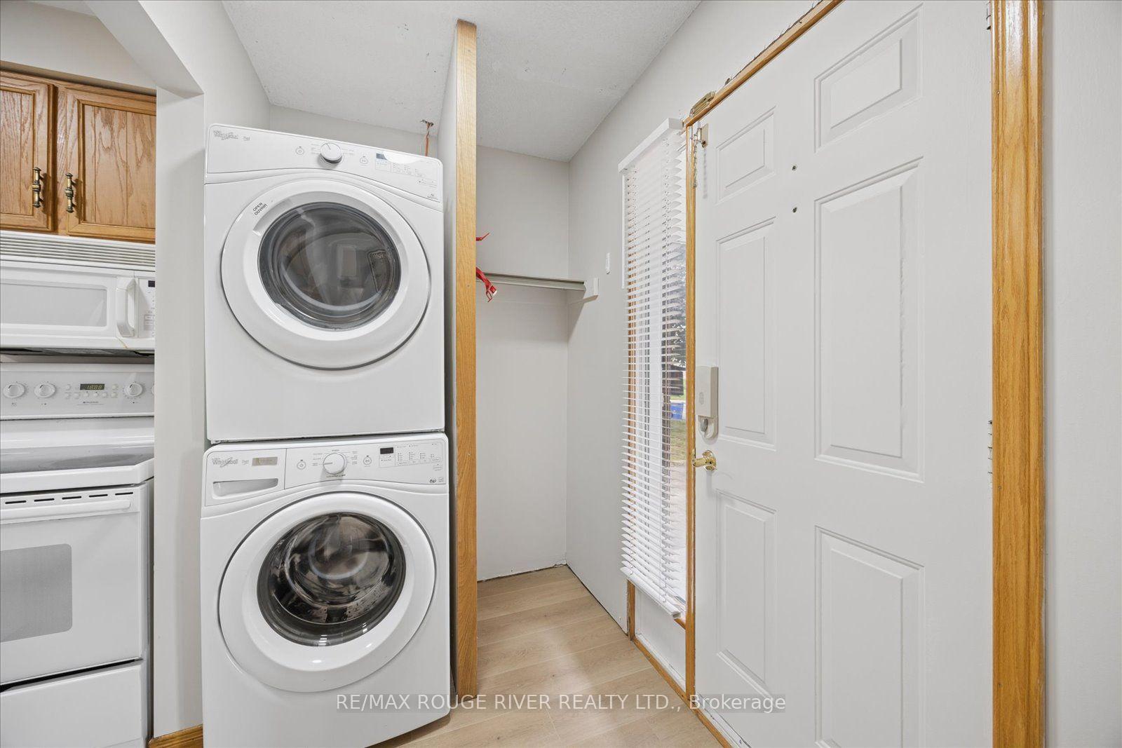 Photo 16 of 856 Meadowhill Court, Oshawa, Pinecrest — HOMEH