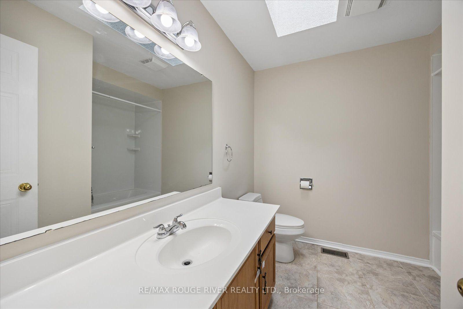 Photo 20 of 856 Meadowhill Court, Oshawa, Pinecrest — HOMEH
