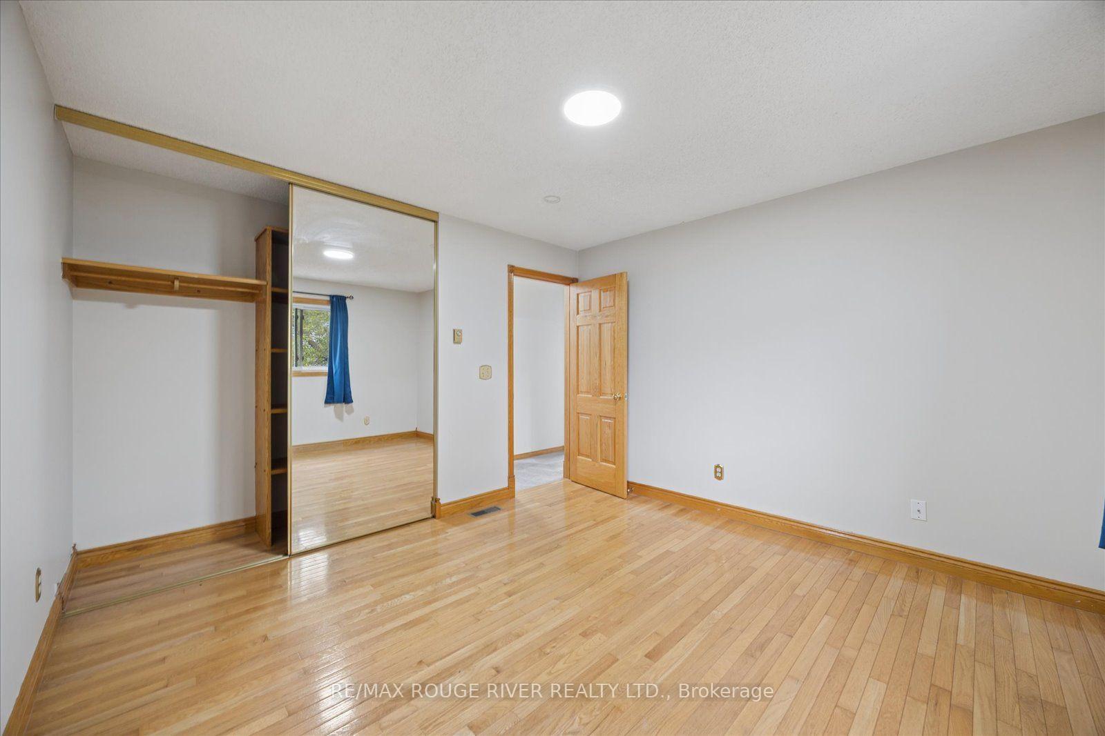 Photo 19 of 856 Meadowhill Court, Oshawa, Pinecrest — HOMEH