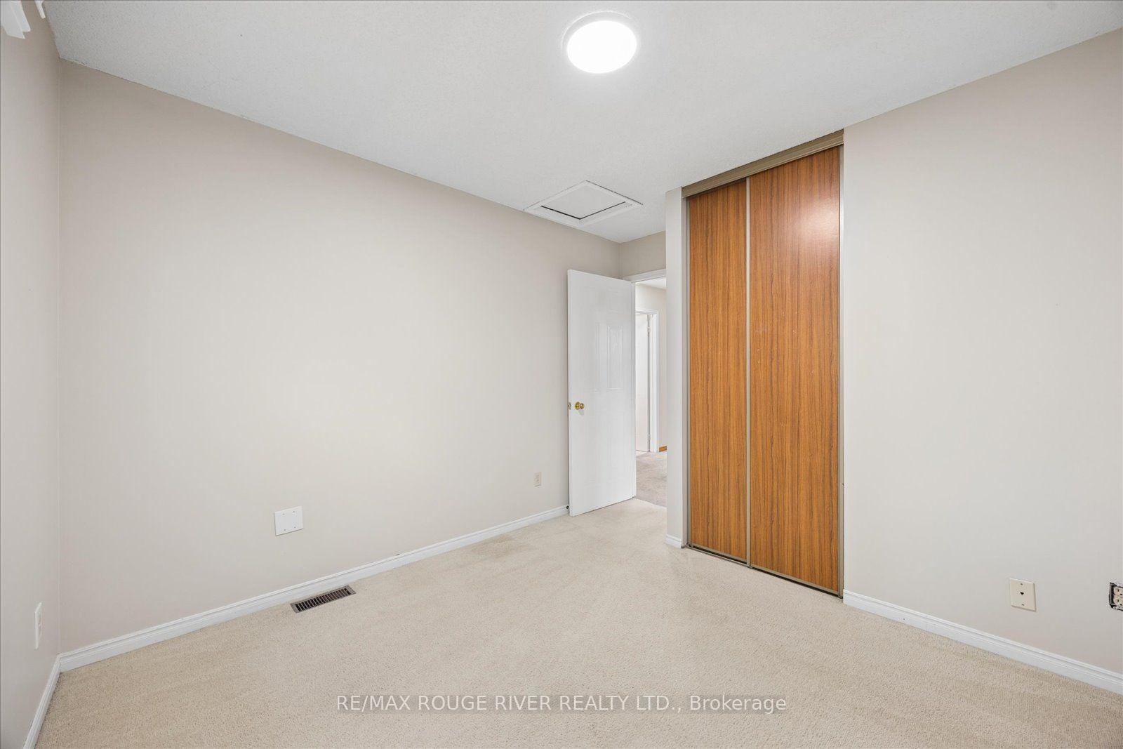 Photo 22 of 856 Meadowhill Court, Oshawa, Pinecrest — HOMEH