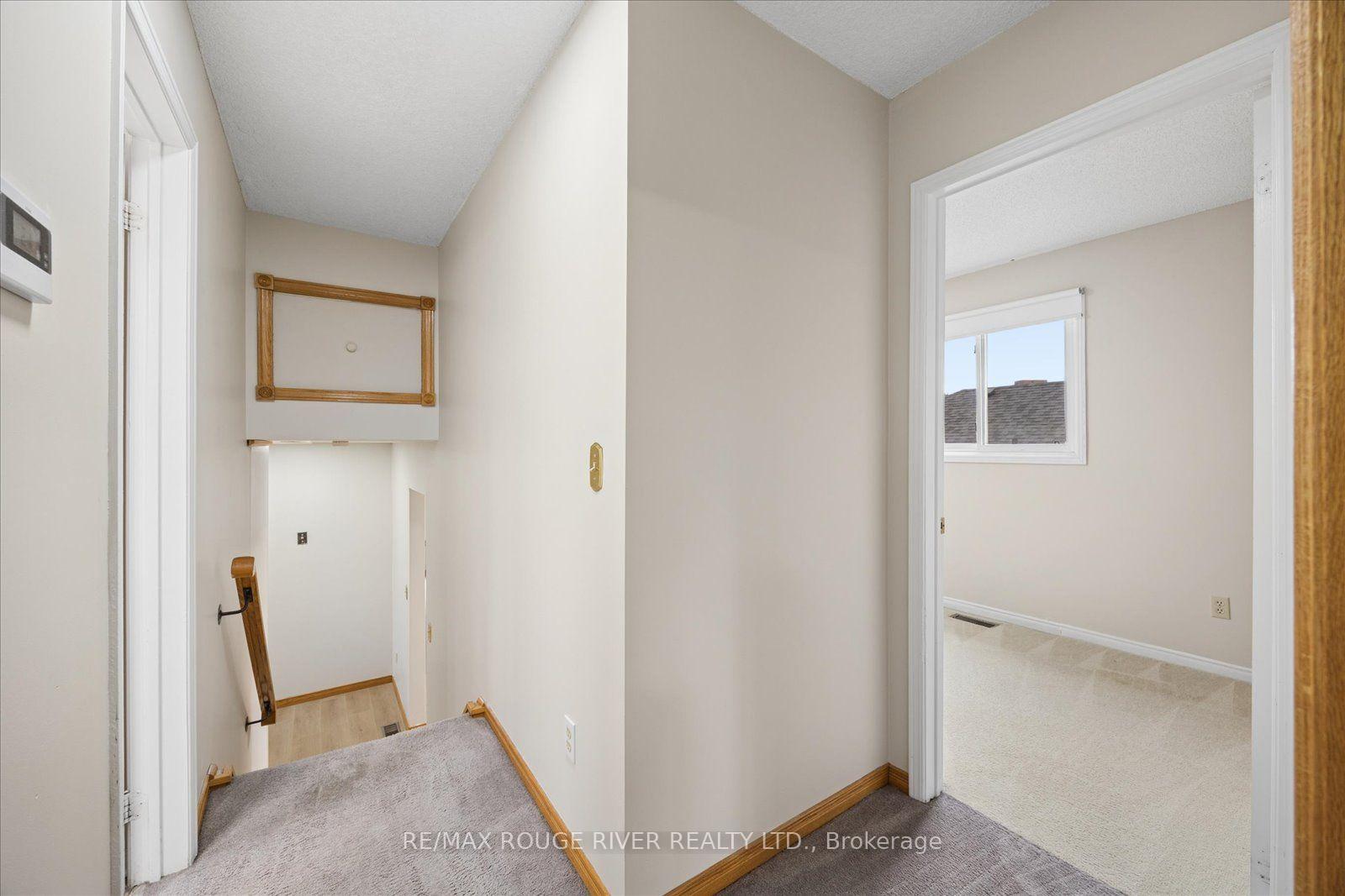 Photo 23 of 856 Meadowhill Court, Oshawa, Pinecrest — HOMEH