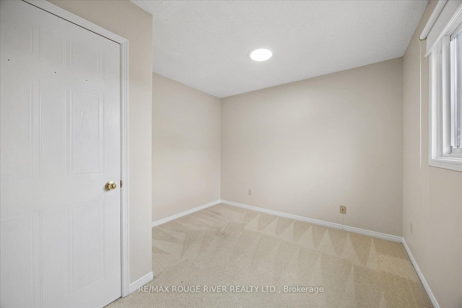 Photo 24 of 856 Meadowhill Court, Oshawa, Pinecrest — HOMEH