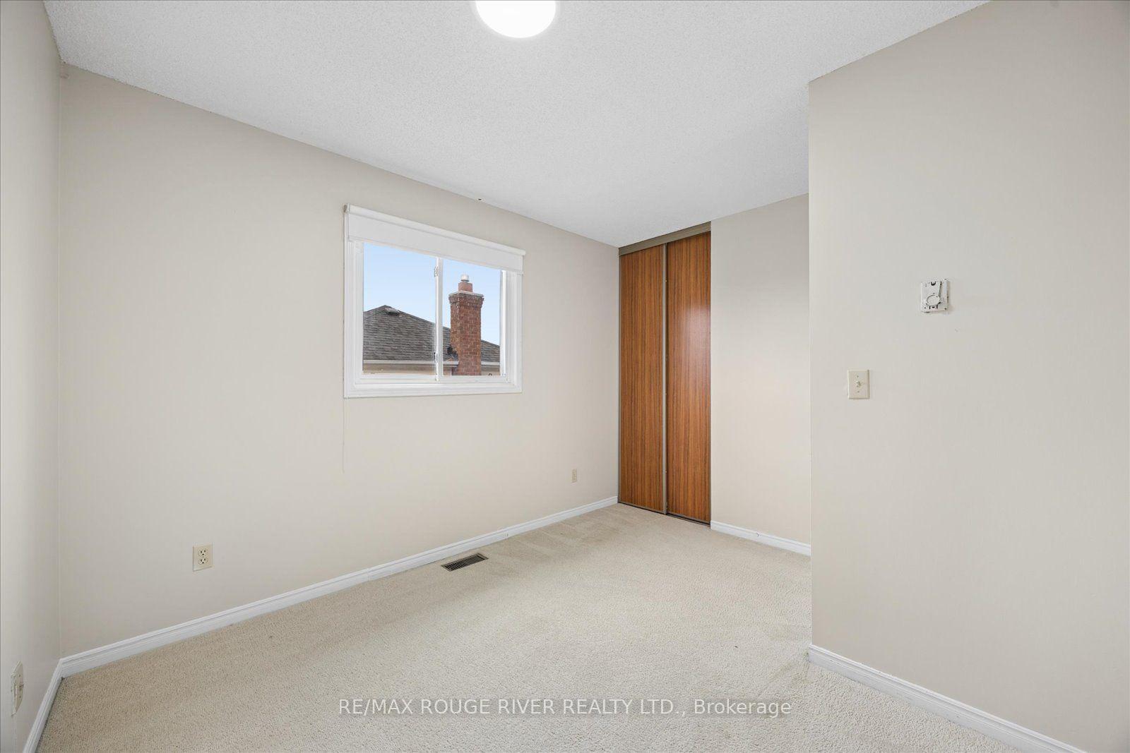 Photo 25 of 856 Meadowhill Court, Oshawa, Pinecrest — HOMEH