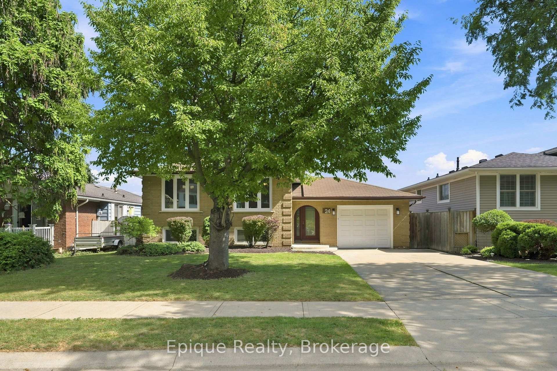 Photo 2 of 24 Brae Crest Drive, Hamilton, Stoney Creek — HOMEH