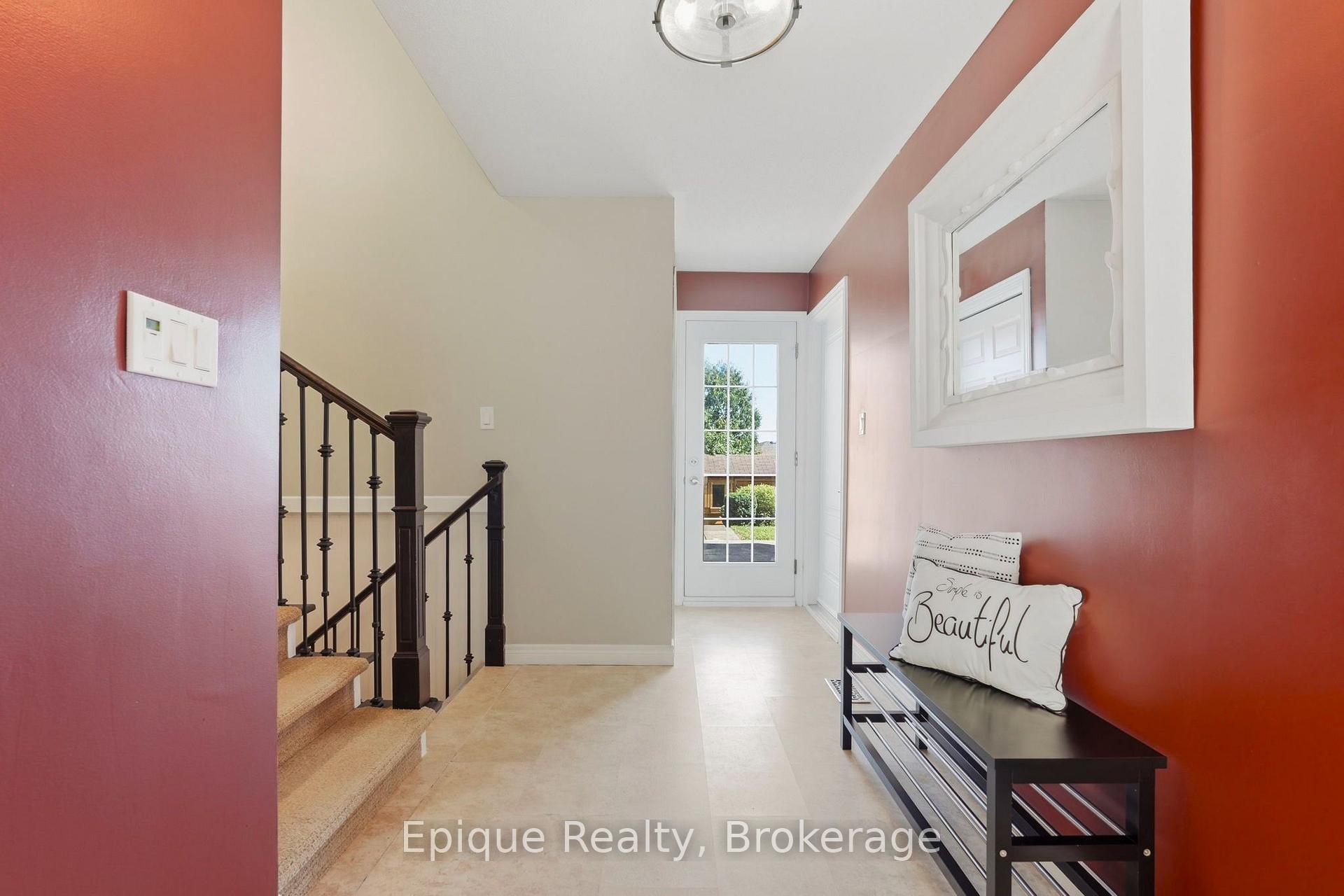 Photo 3 of 24 Brae Crest Drive, Hamilton, Stoney Creek — HOMEH