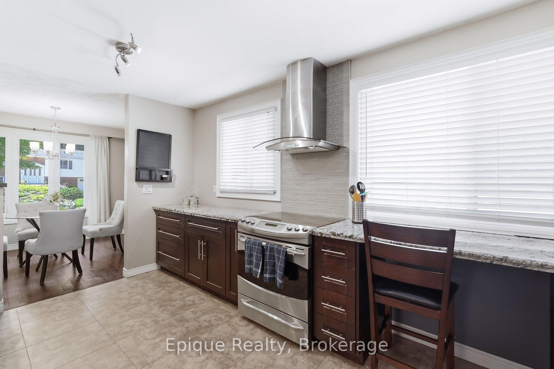 Photo 11 of 24 Brae Crest Drive, Hamilton, Stoney Creek — HOMEH