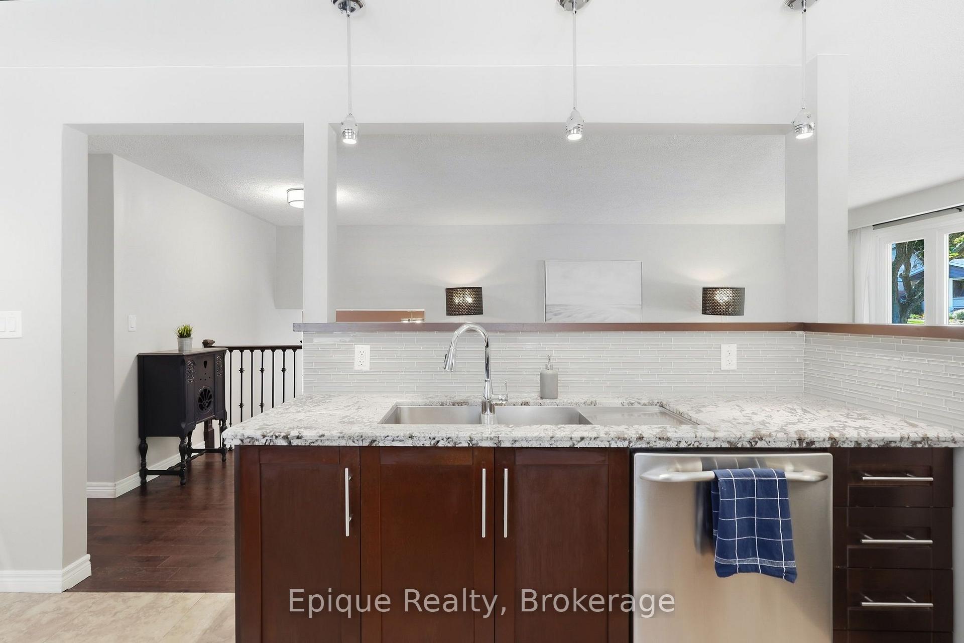Photo 12 of 24 Brae Crest Drive, Hamilton, Stoney Creek — HOMEH