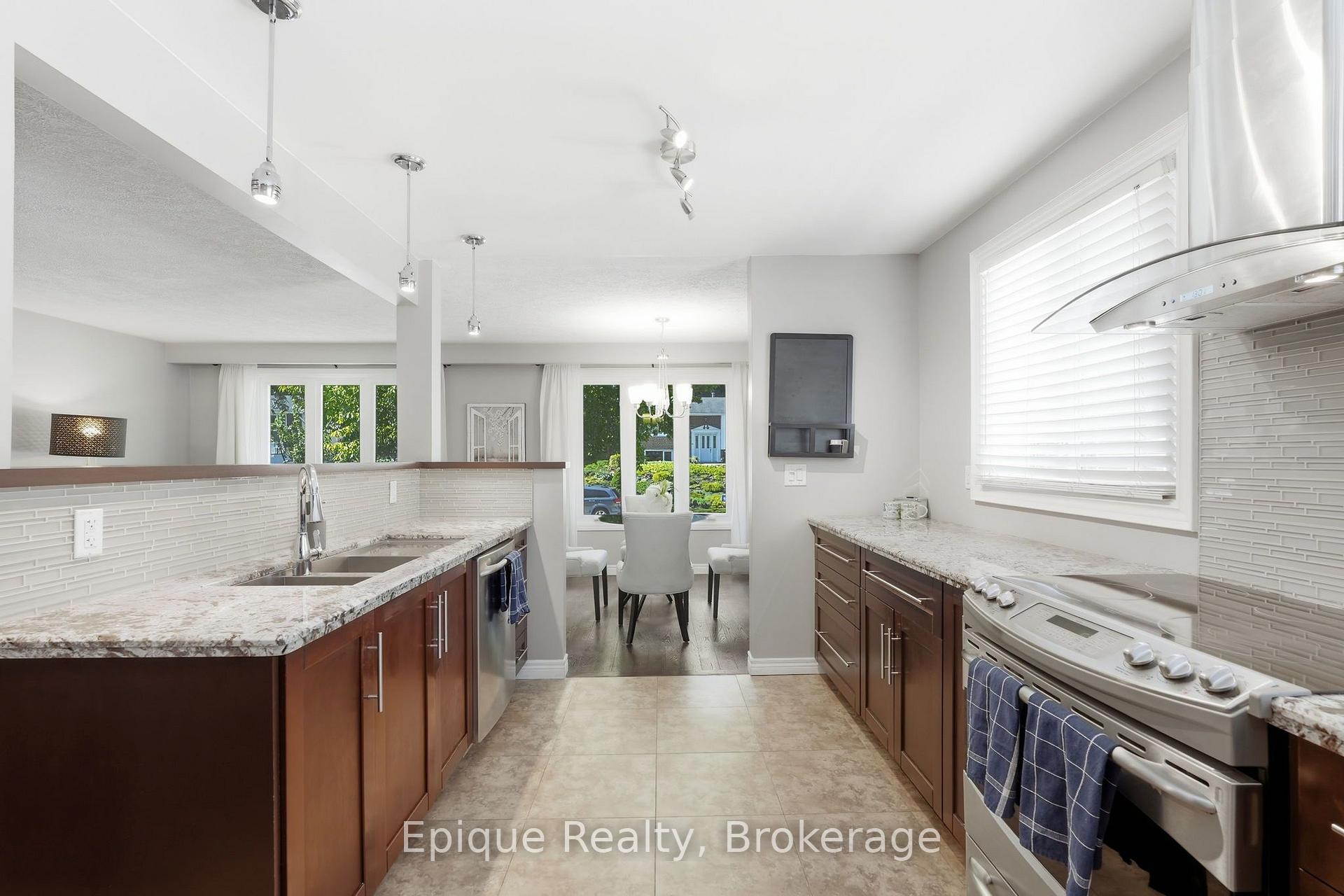 Photo 13 of 24 Brae Crest Drive, Hamilton, Stoney Creek — HOMEH