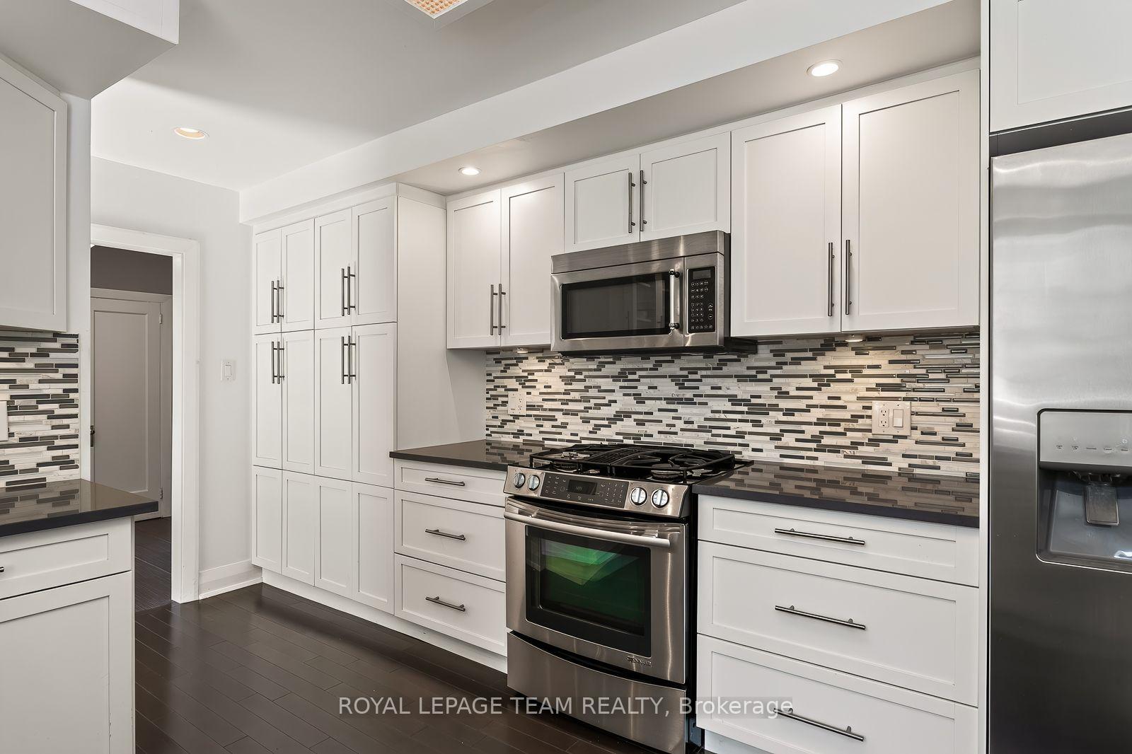 Photo 9 of 111 Ivy Crescent, Ottawa, Lindenlea — HOMEH