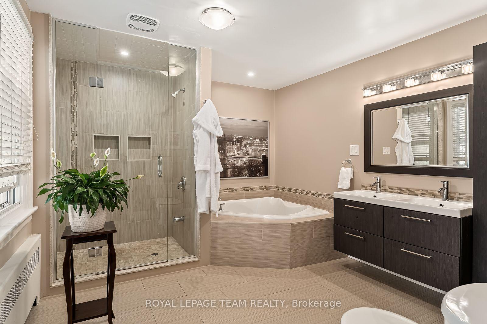 Photo 20 of 111 Ivy Crescent, Ottawa, Lindenlea — HOMEH