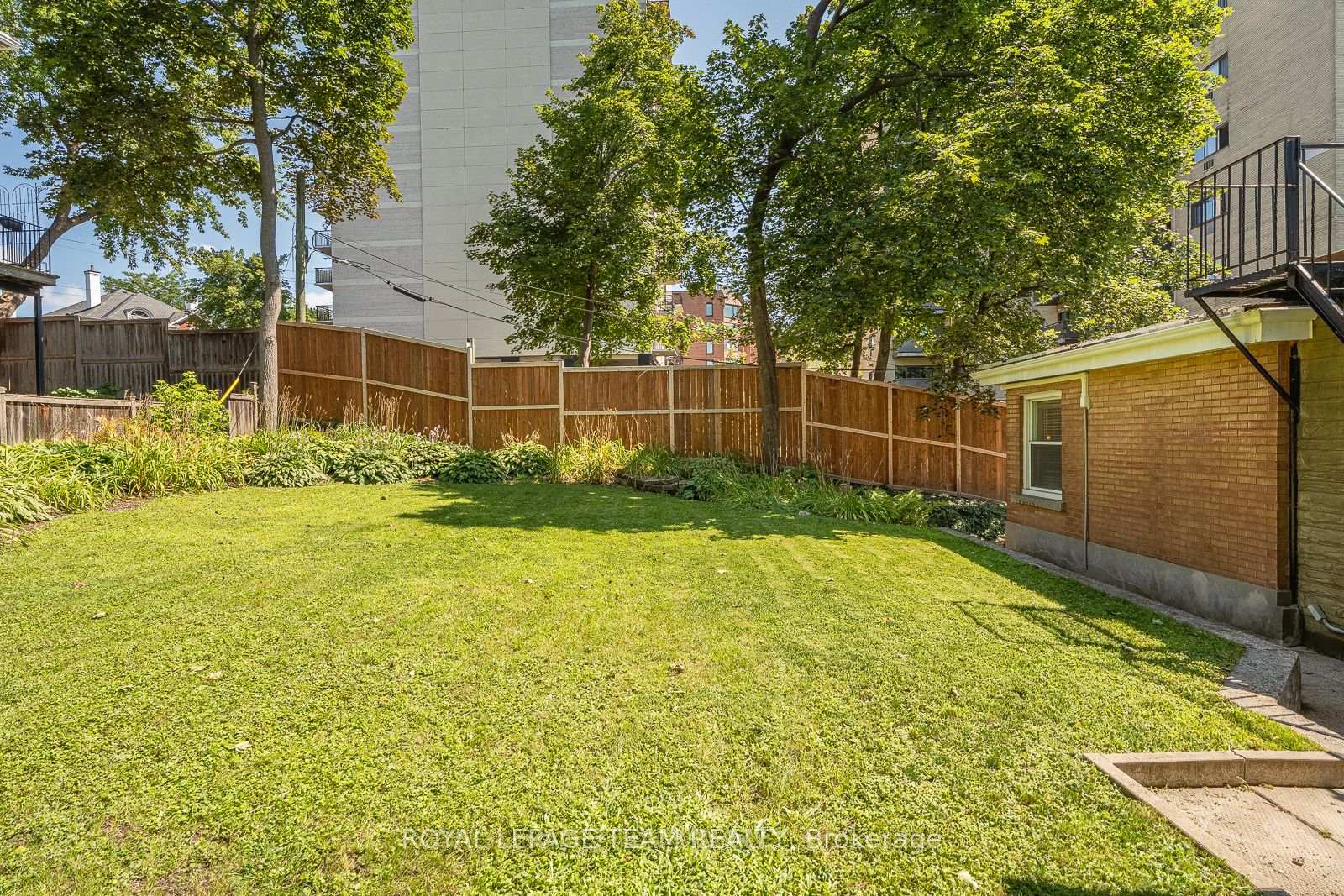 Photo 41 of 111 Ivy Crescent, Ottawa, Lindenlea — HOMEH