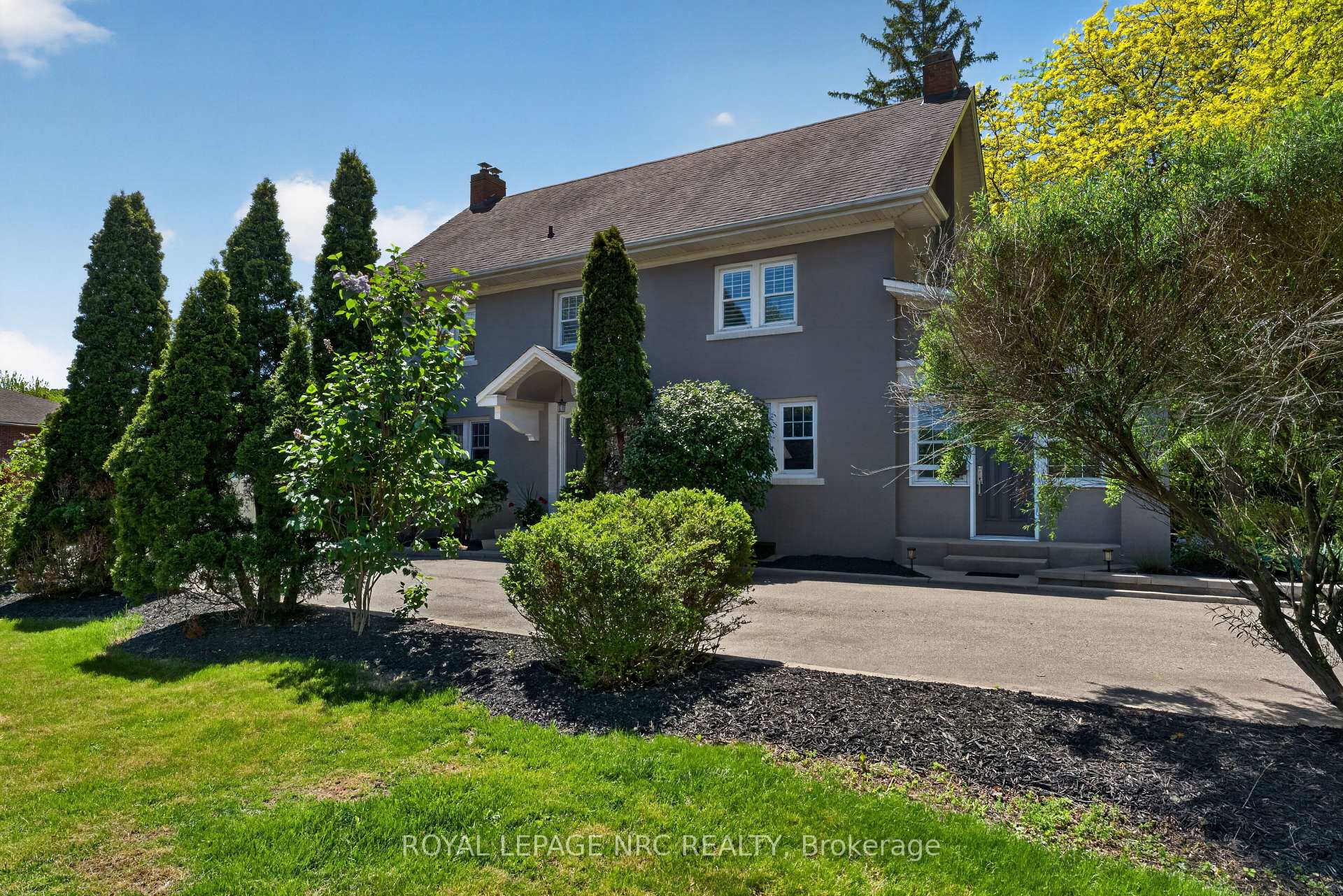 Photo 3 of 260 Main Street E, Grimsby, Grimsby East — HOMEH