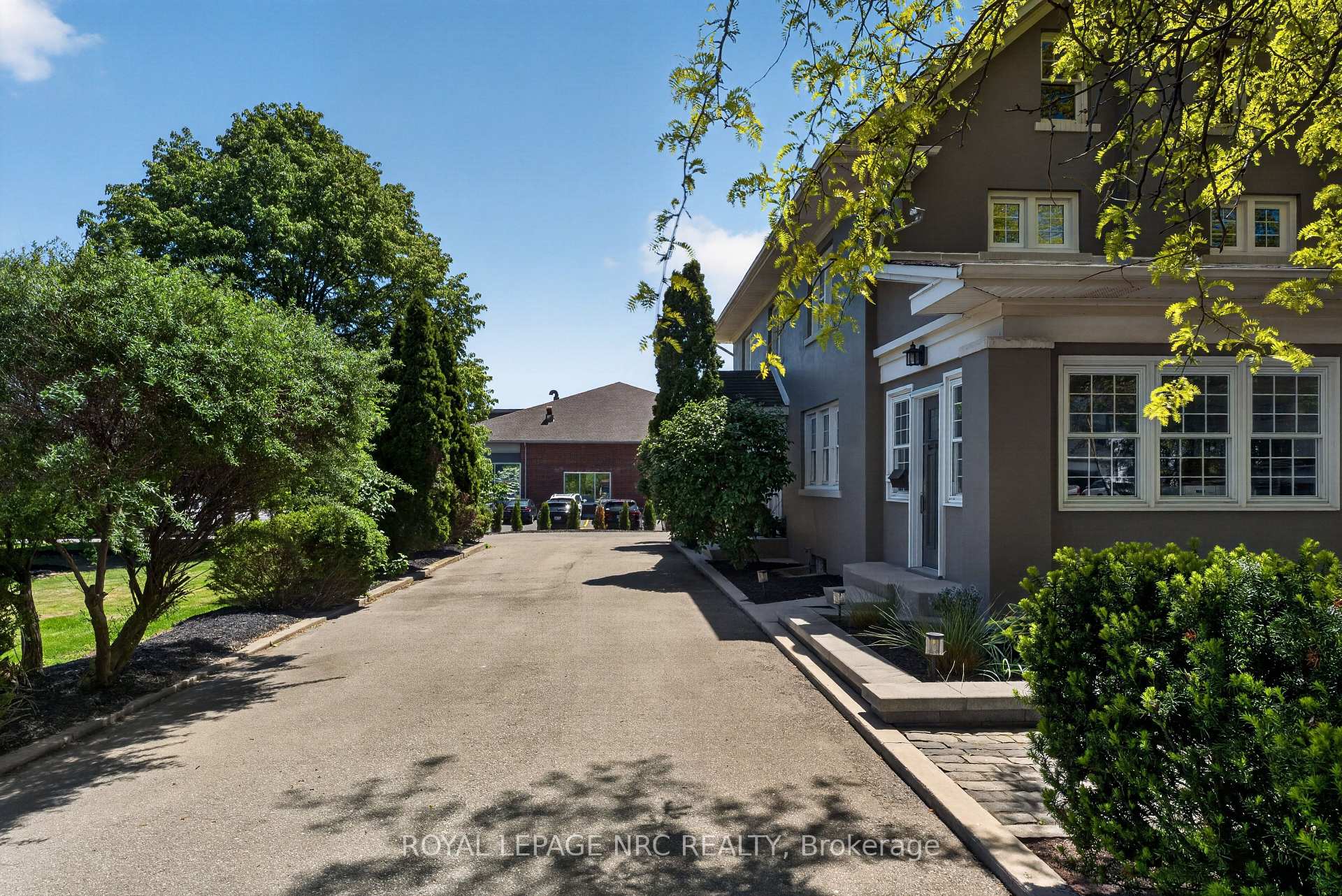Photo 7 of 260 Main Street E, Grimsby, Grimsby East — HOMEH