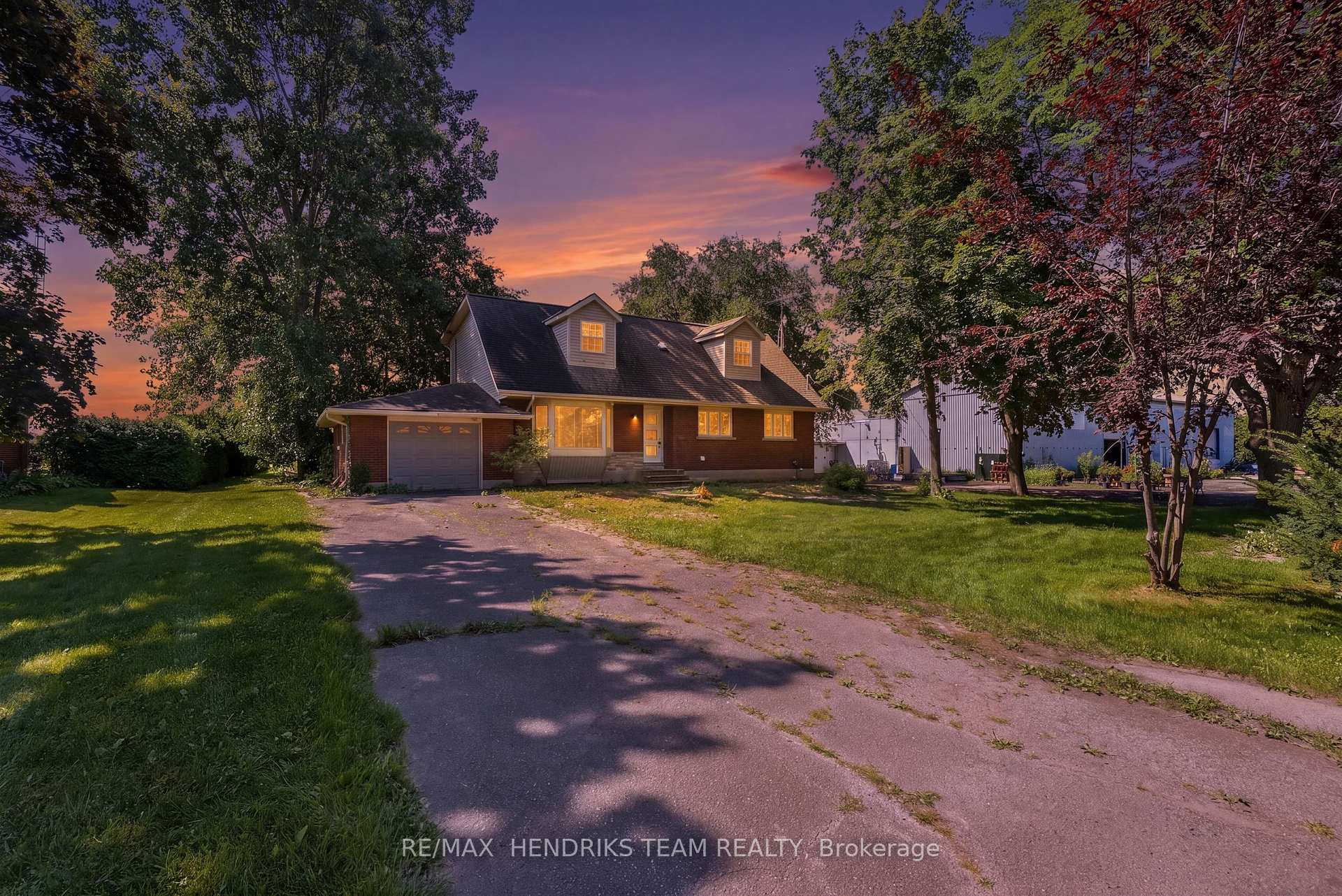 Photo 2 of 1648 Third Avenue, St. Catharines, Rural Fourth — HOMEH