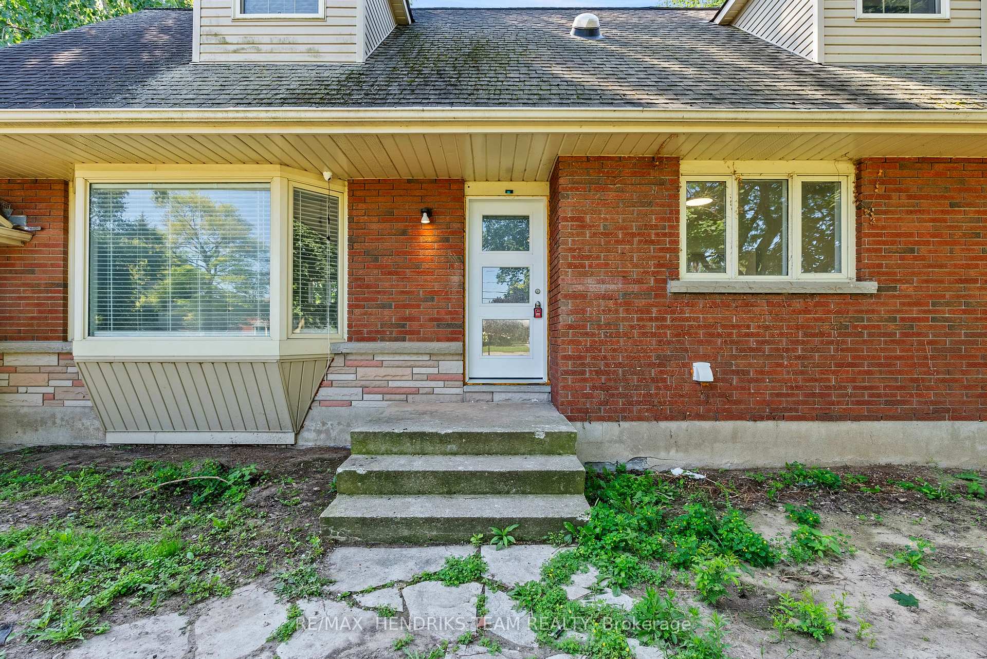 Photo 4 of 1648 Third Avenue, St. Catharines, Rural Fourth — HOMEH