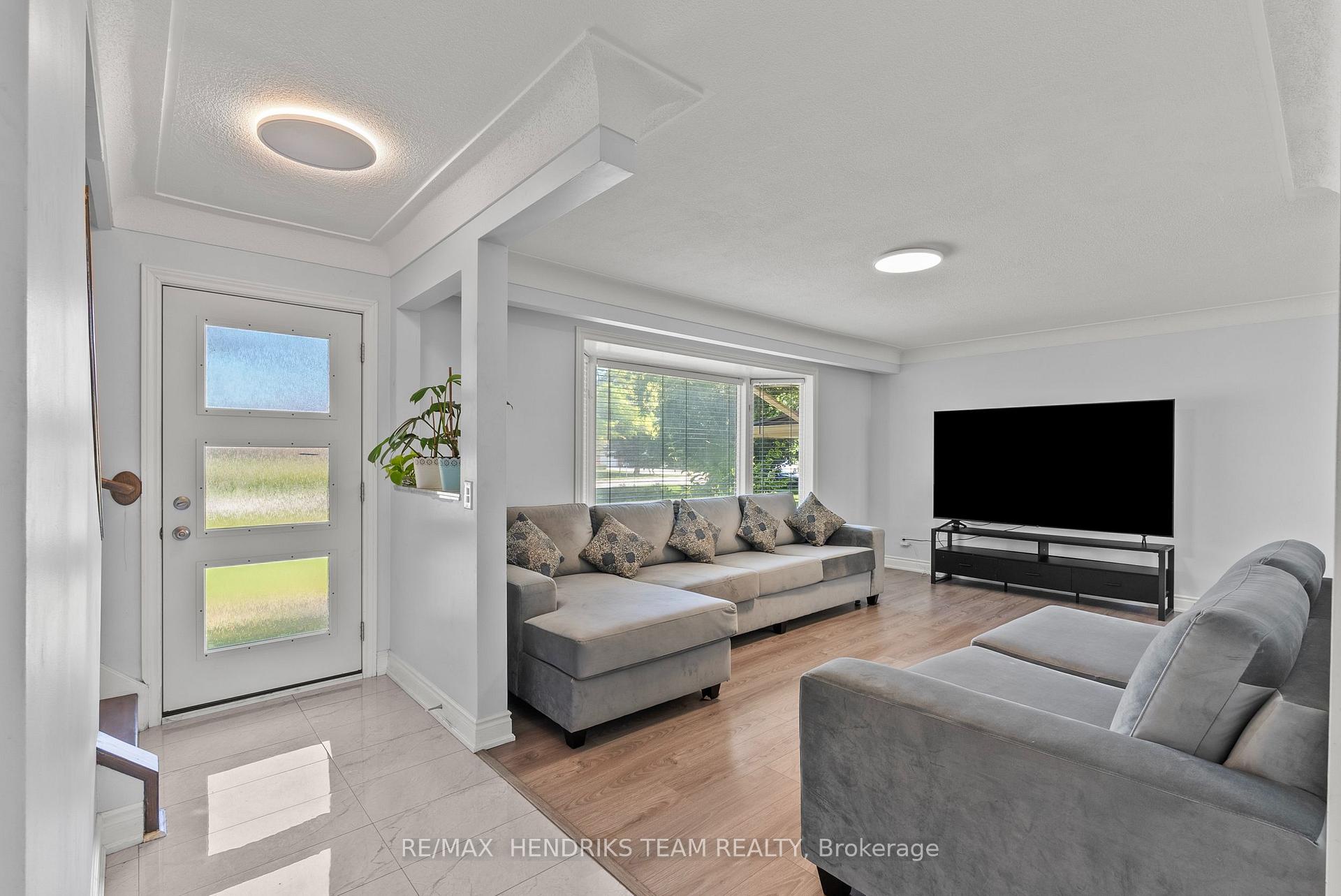 Photo 5 of 1648 Third Avenue, St. Catharines, Rural Fourth — HOMEH