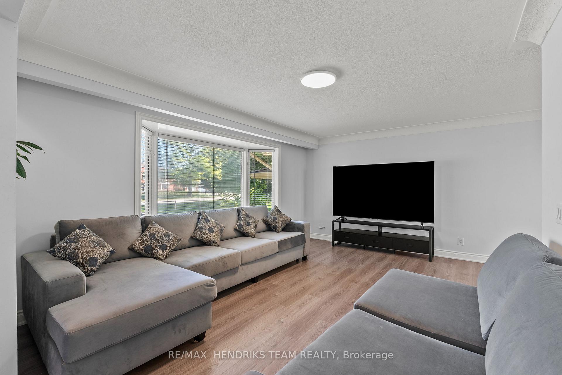Photo 6 of 1648 Third Avenue, St. Catharines, Rural Fourth — HOMEH
