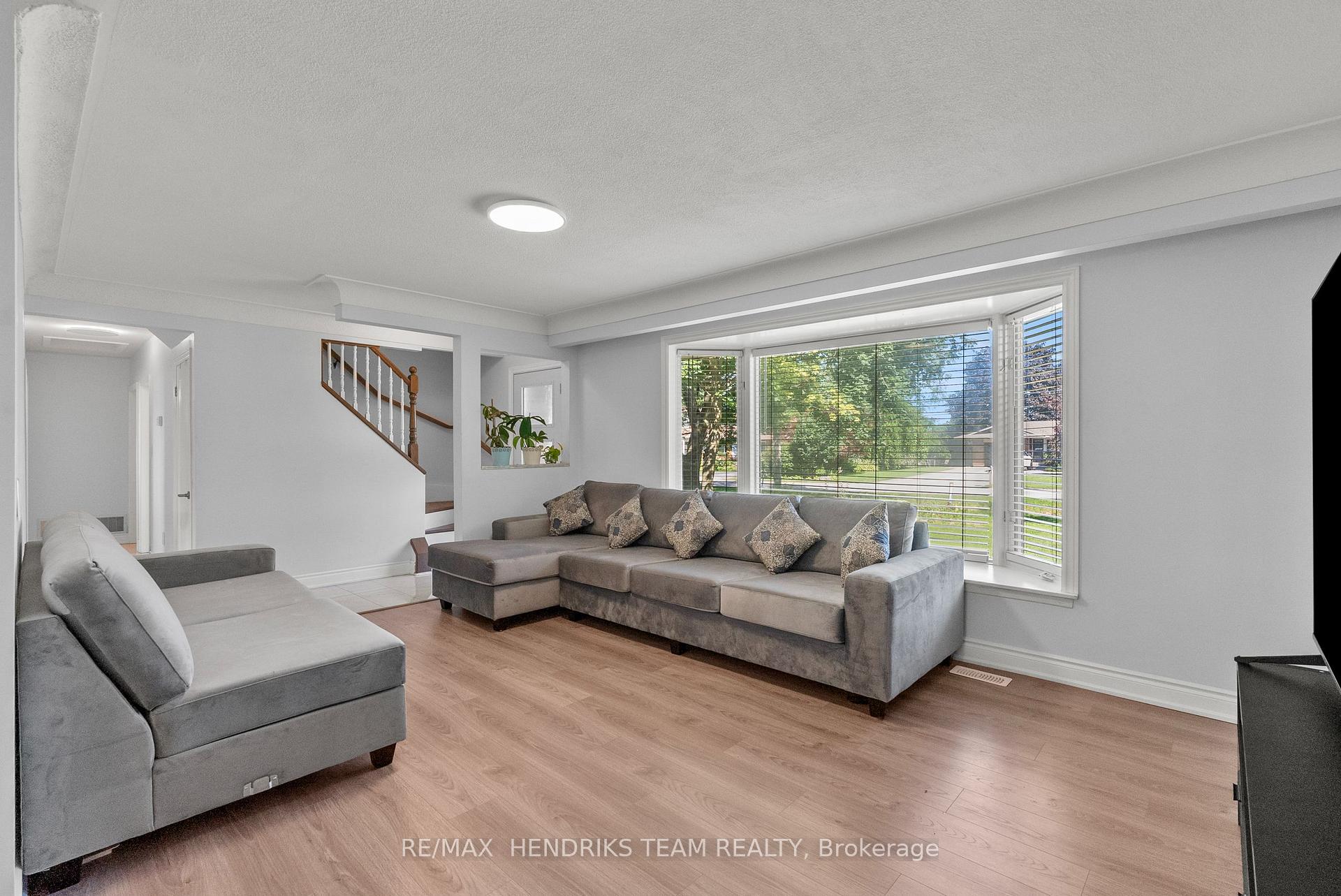 Photo 7 of 1648 Third Avenue, St. Catharines, Rural Fourth — HOMEH