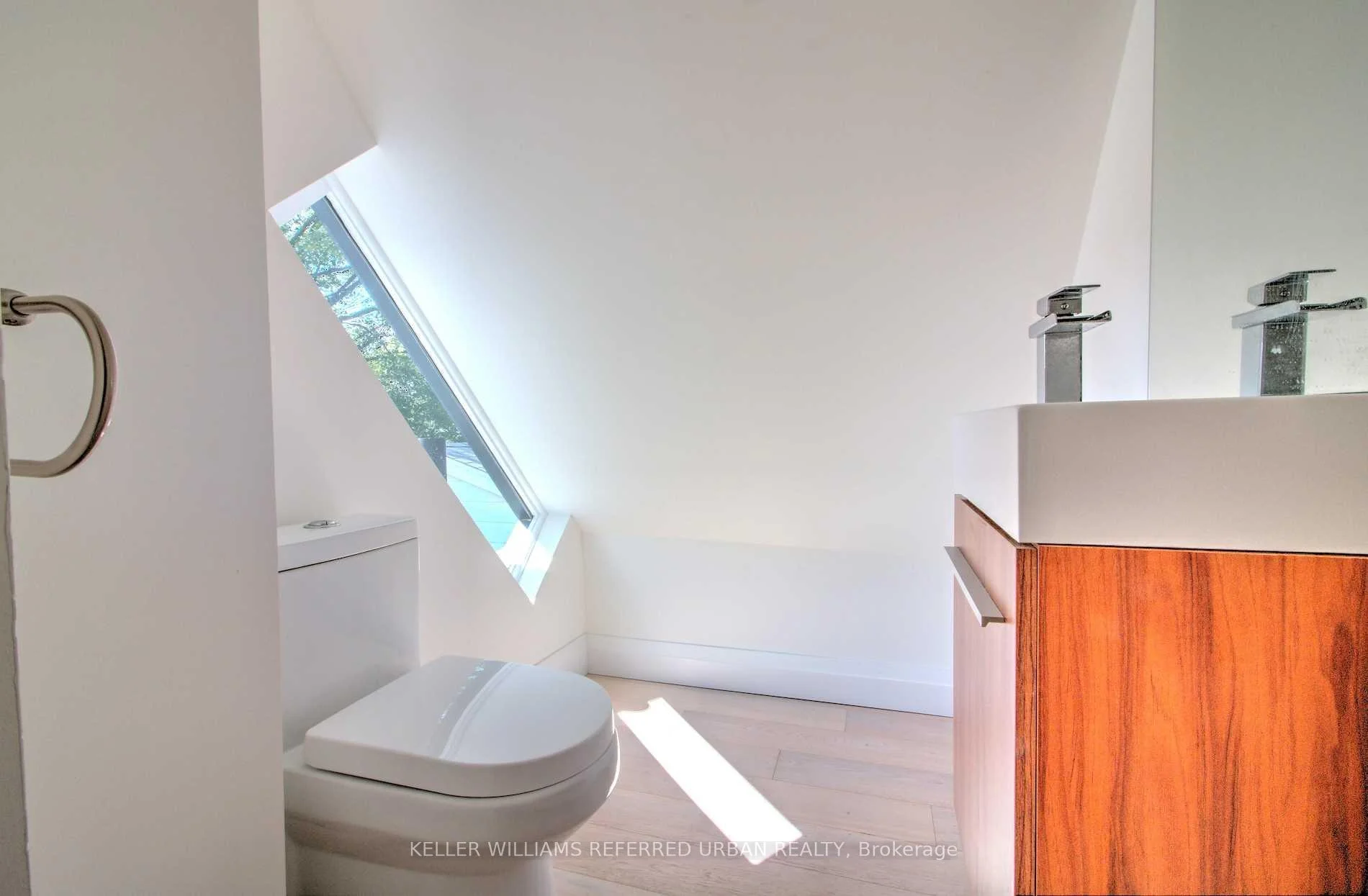 Photo 26 of 50 Frater Avenue, Toronto, Danforth Village-East York — HOMEH