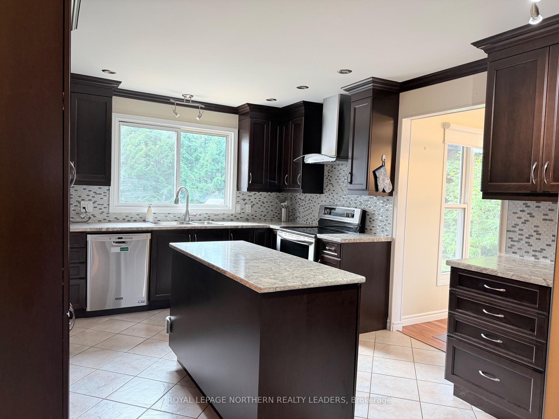 Photo 4 of 441 Ross Avenue E, Timmins, TNE - Hill District — HOMEH